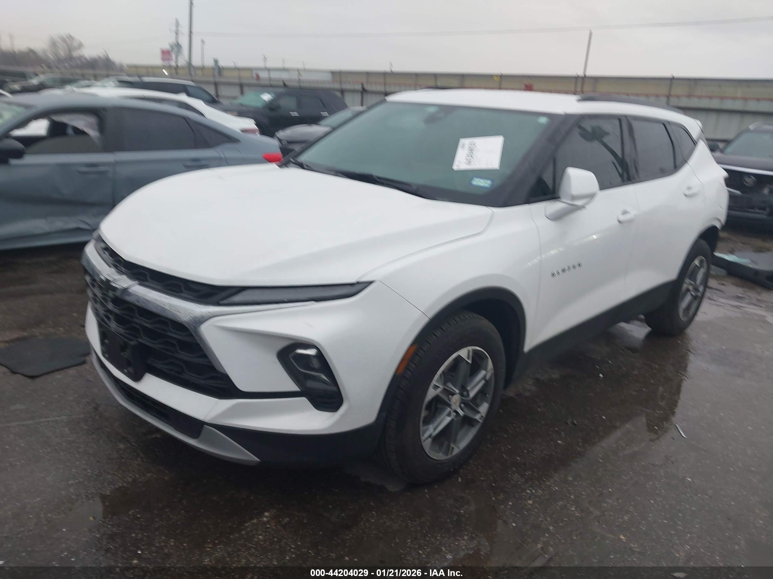 CHEVROLET BLAZER image 2
