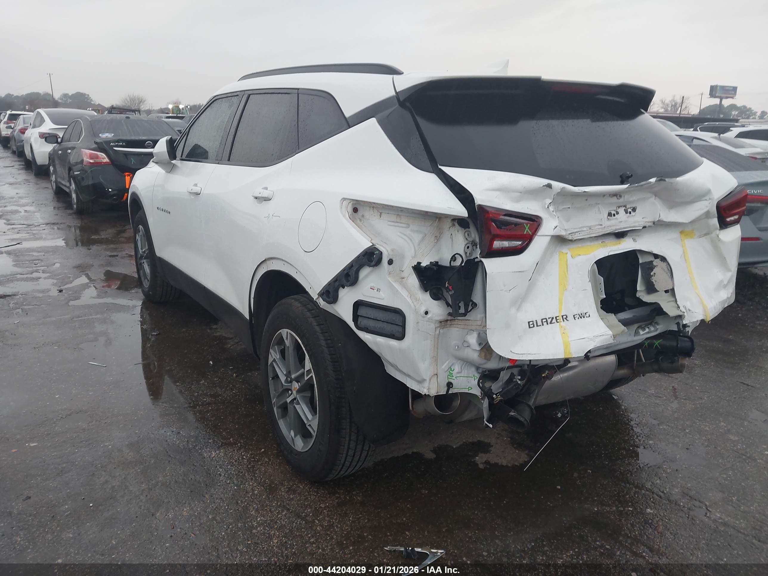 CHEVROLET BLAZER image 3