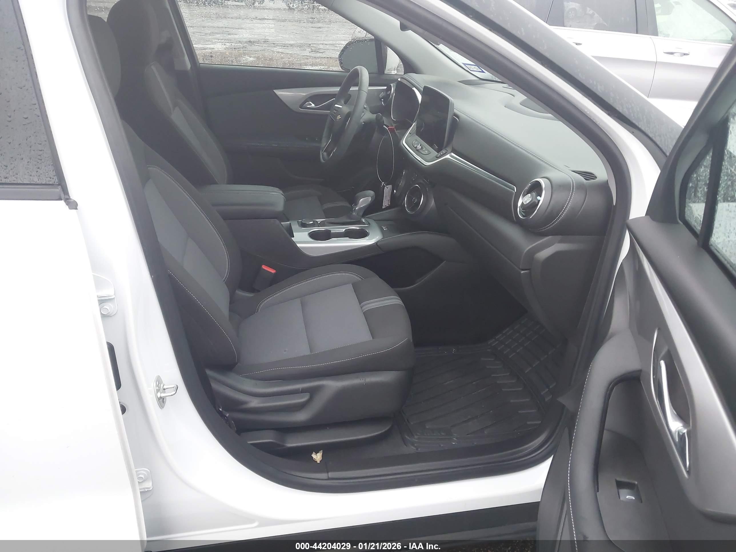 CHEVROLET BLAZER image 5