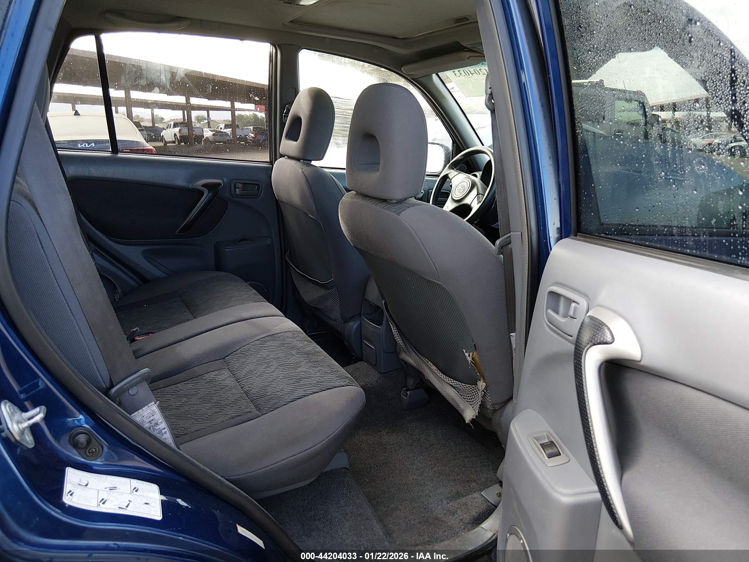 TOYOTA RAV4 image 8