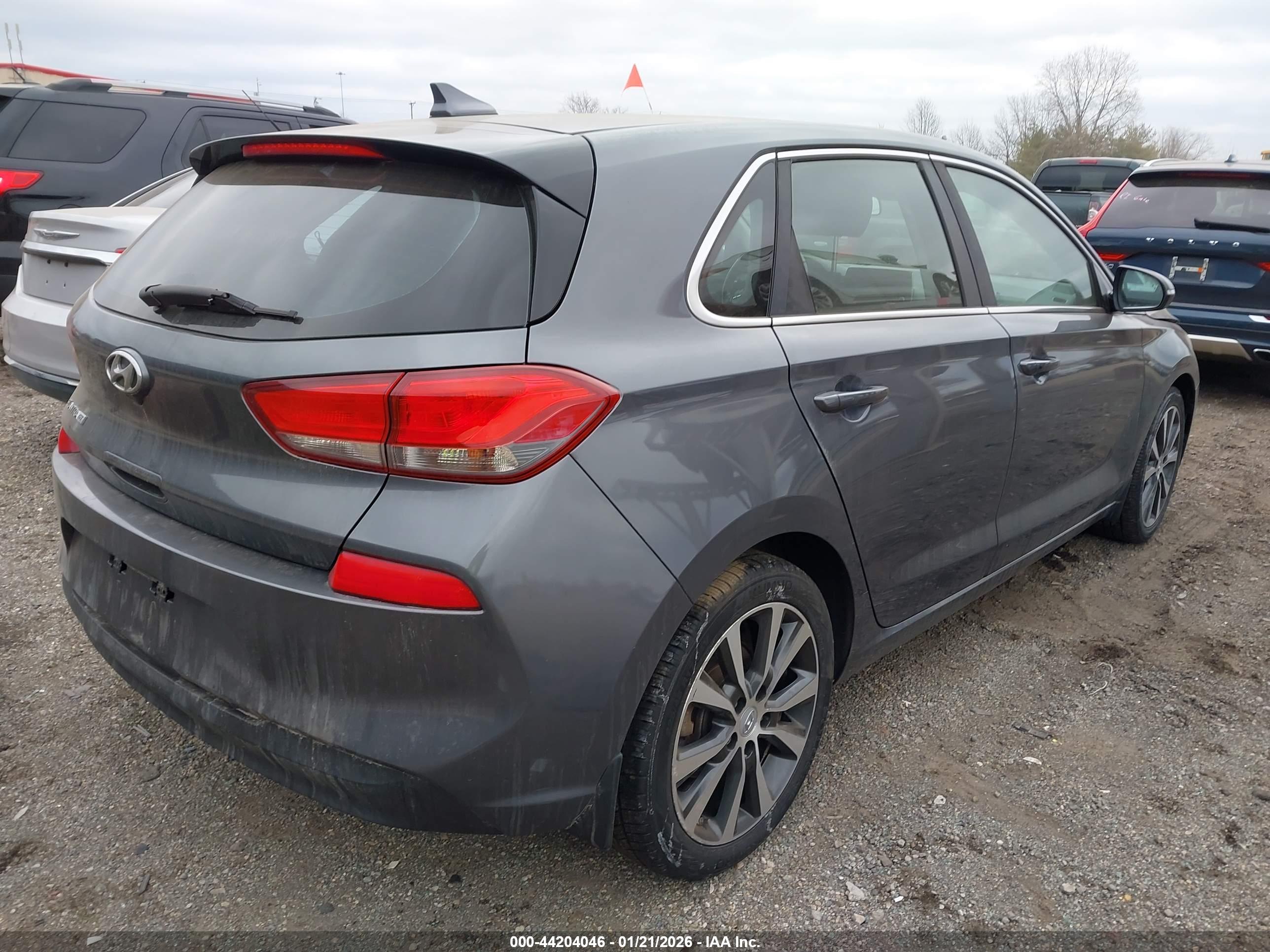 HYUNDAI ELANTRA image 4