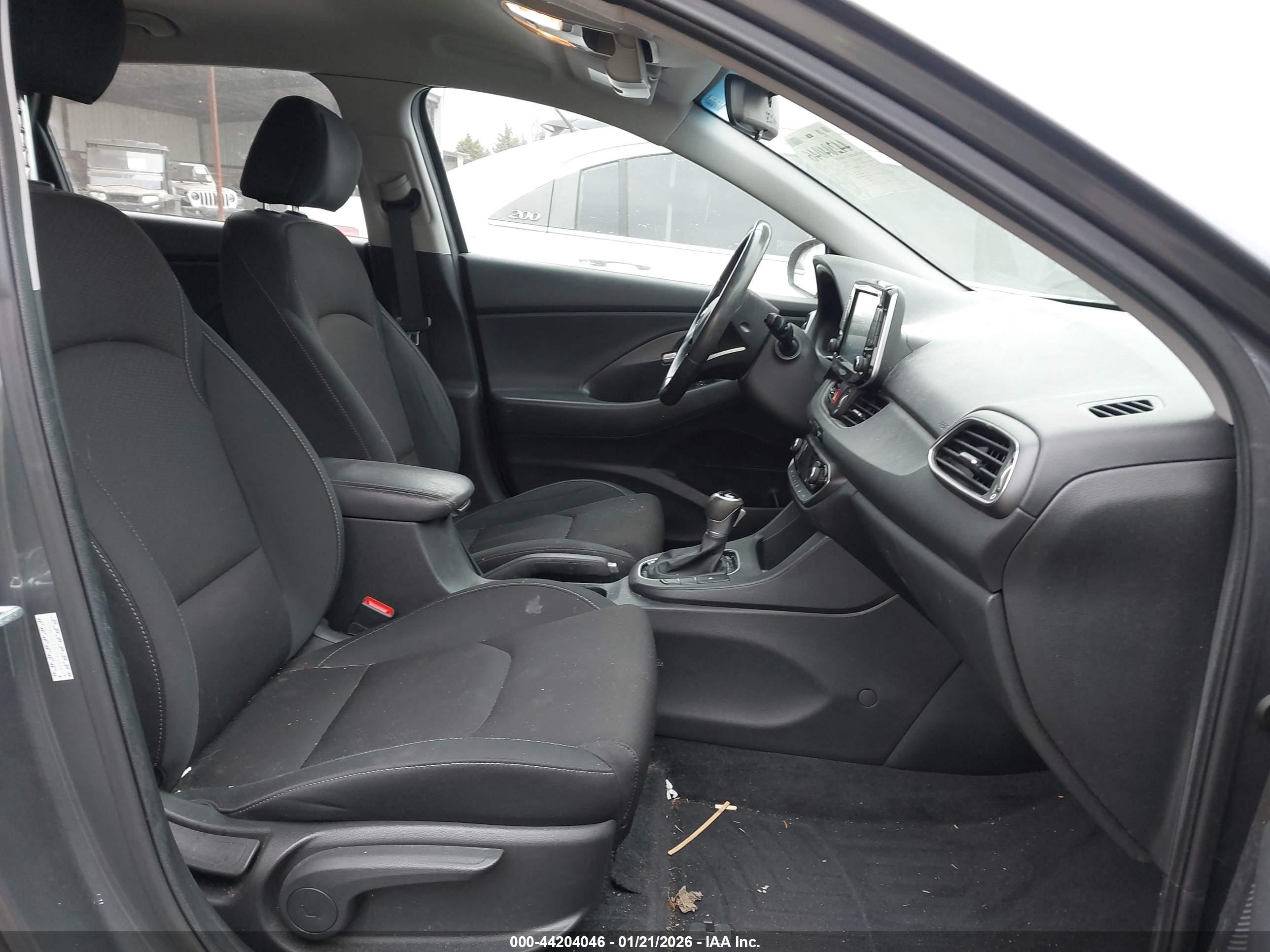 HYUNDAI ELANTRA image 5