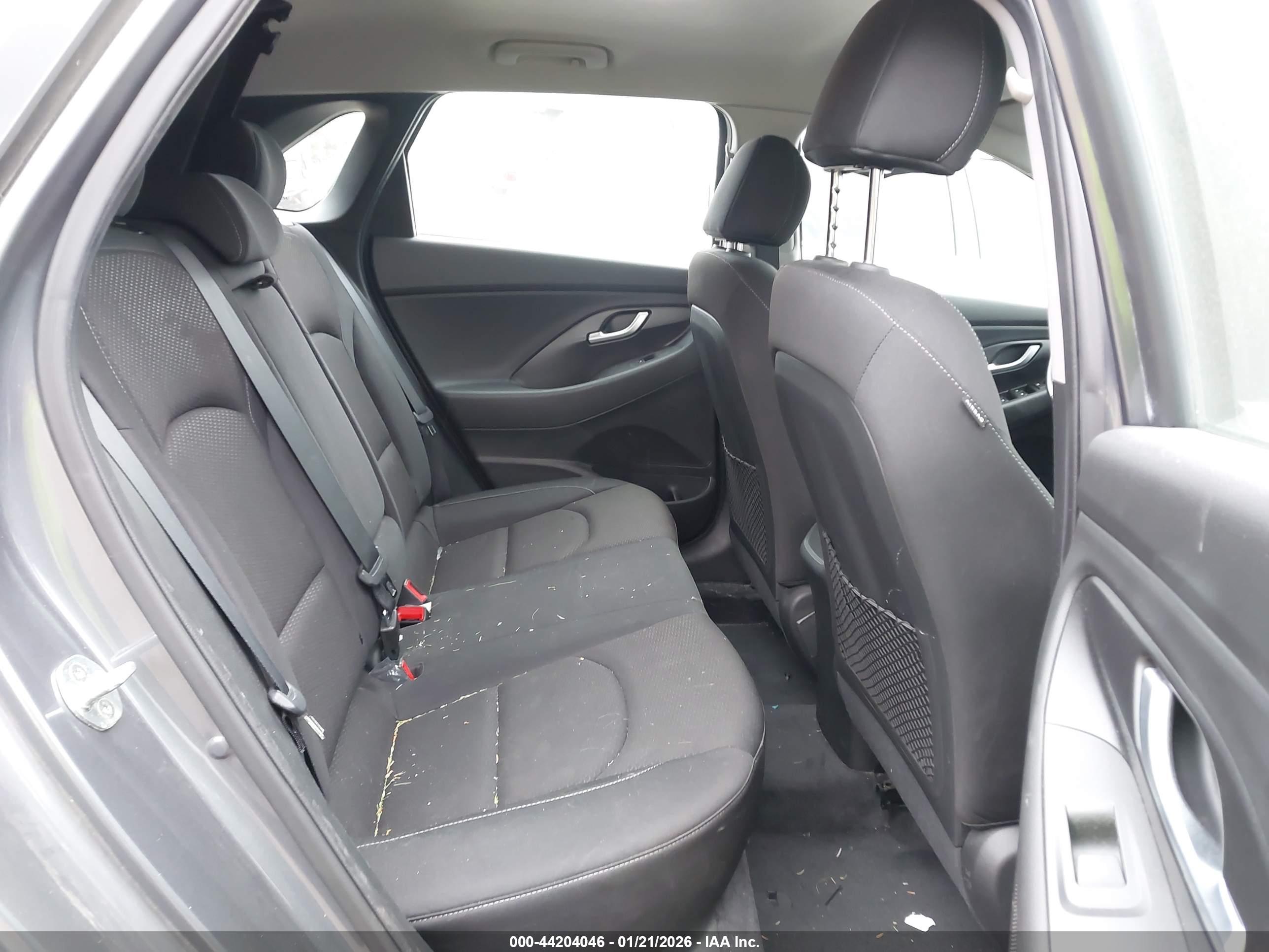 HYUNDAI ELANTRA image 8