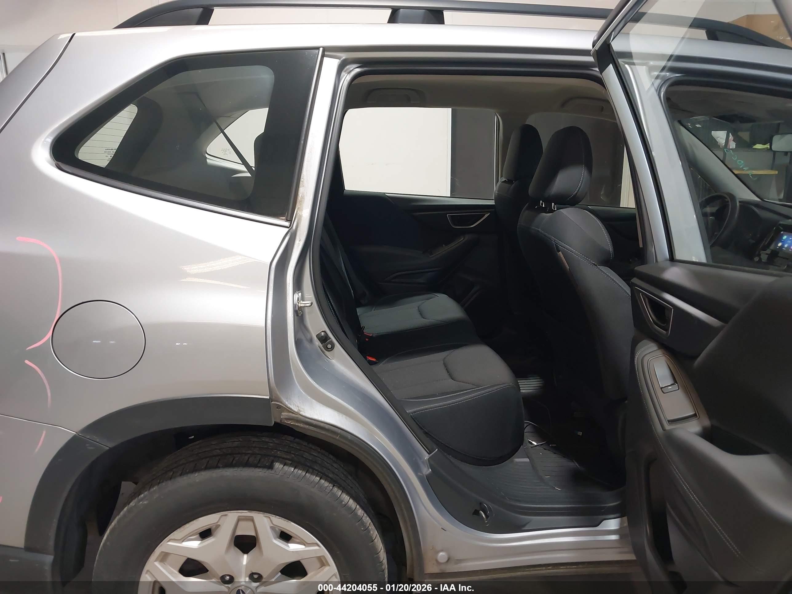 SUBARU FORESTER image 8
