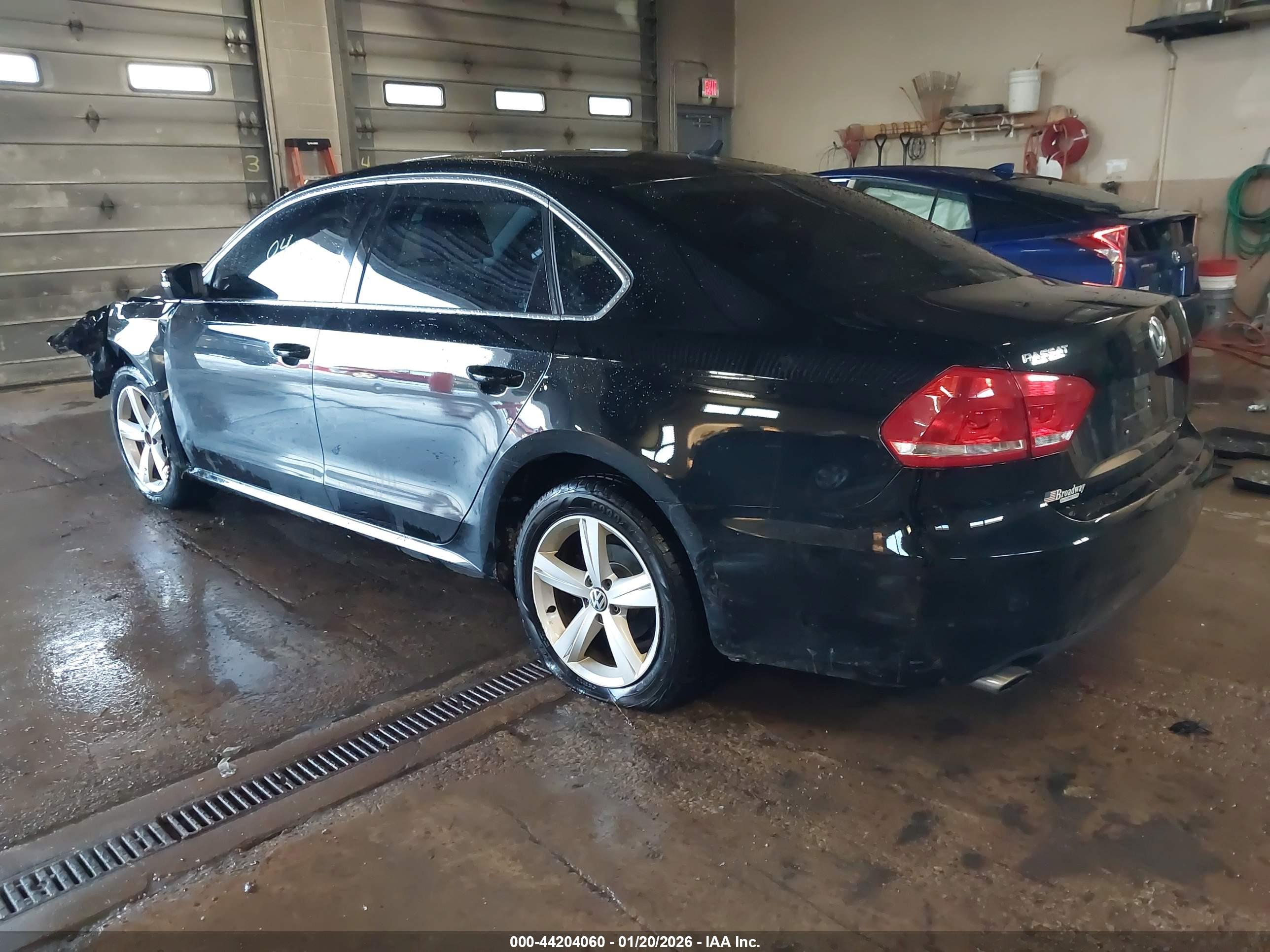 VOLKSWAGEN PASSAT image 3