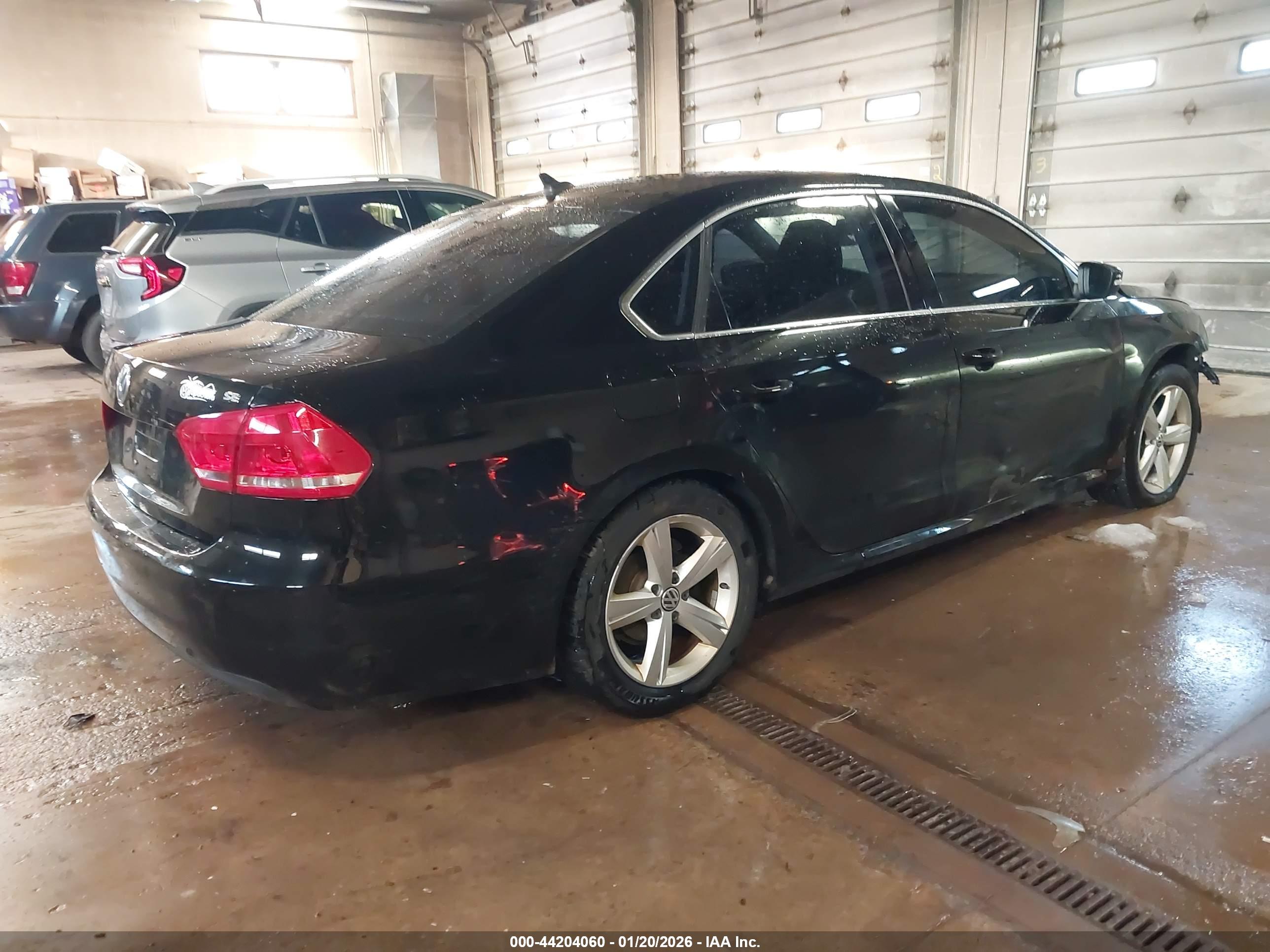 VOLKSWAGEN PASSAT image 4