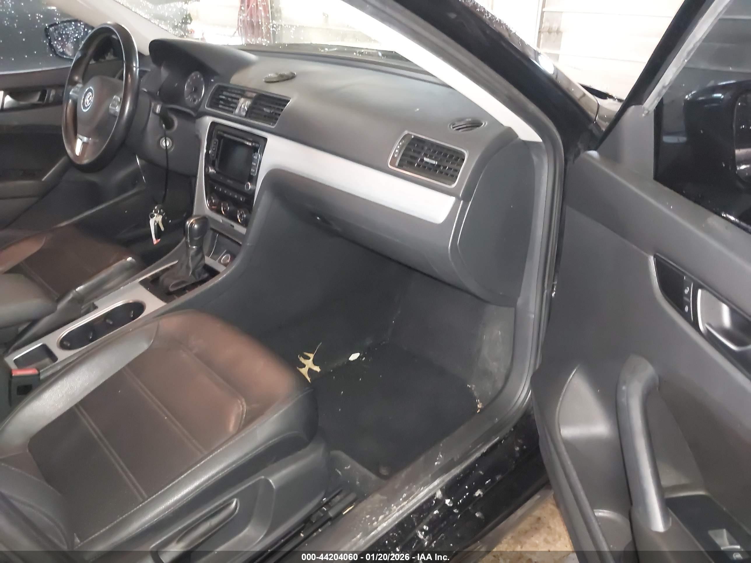 VOLKSWAGEN PASSAT image 5