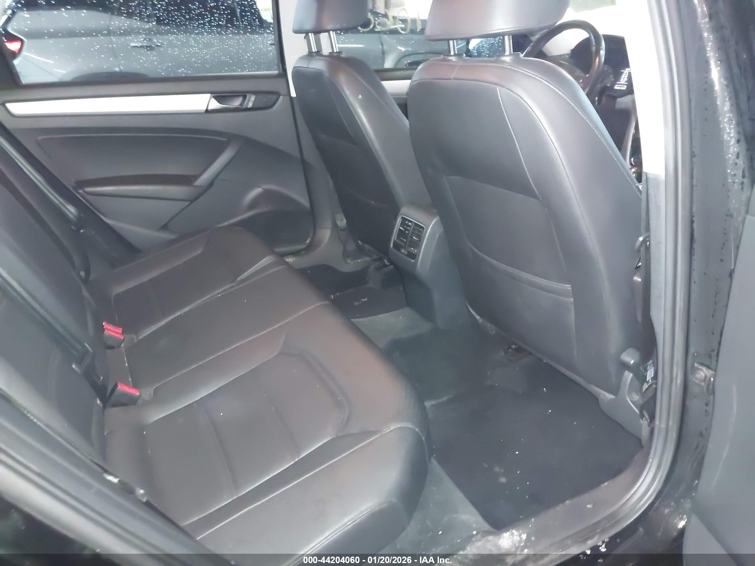 VOLKSWAGEN PASSAT image 8