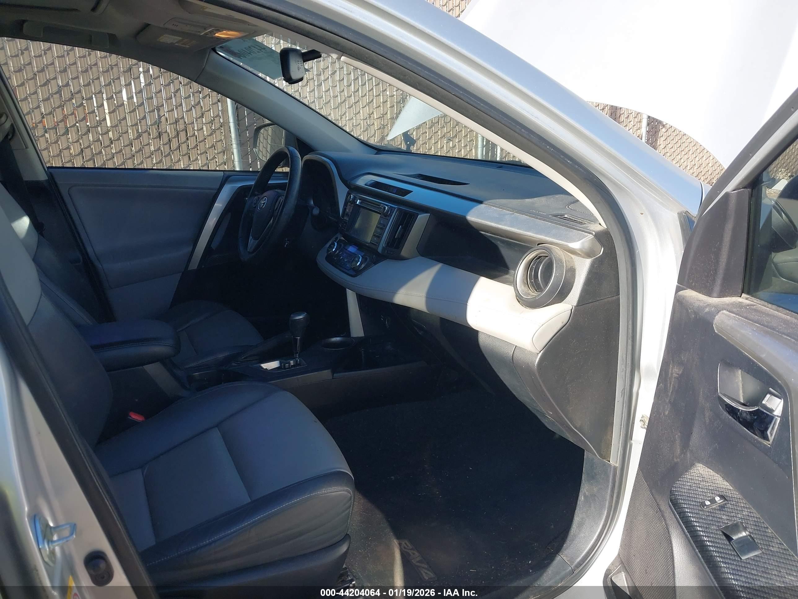 TOYOTA RAV4 image 5