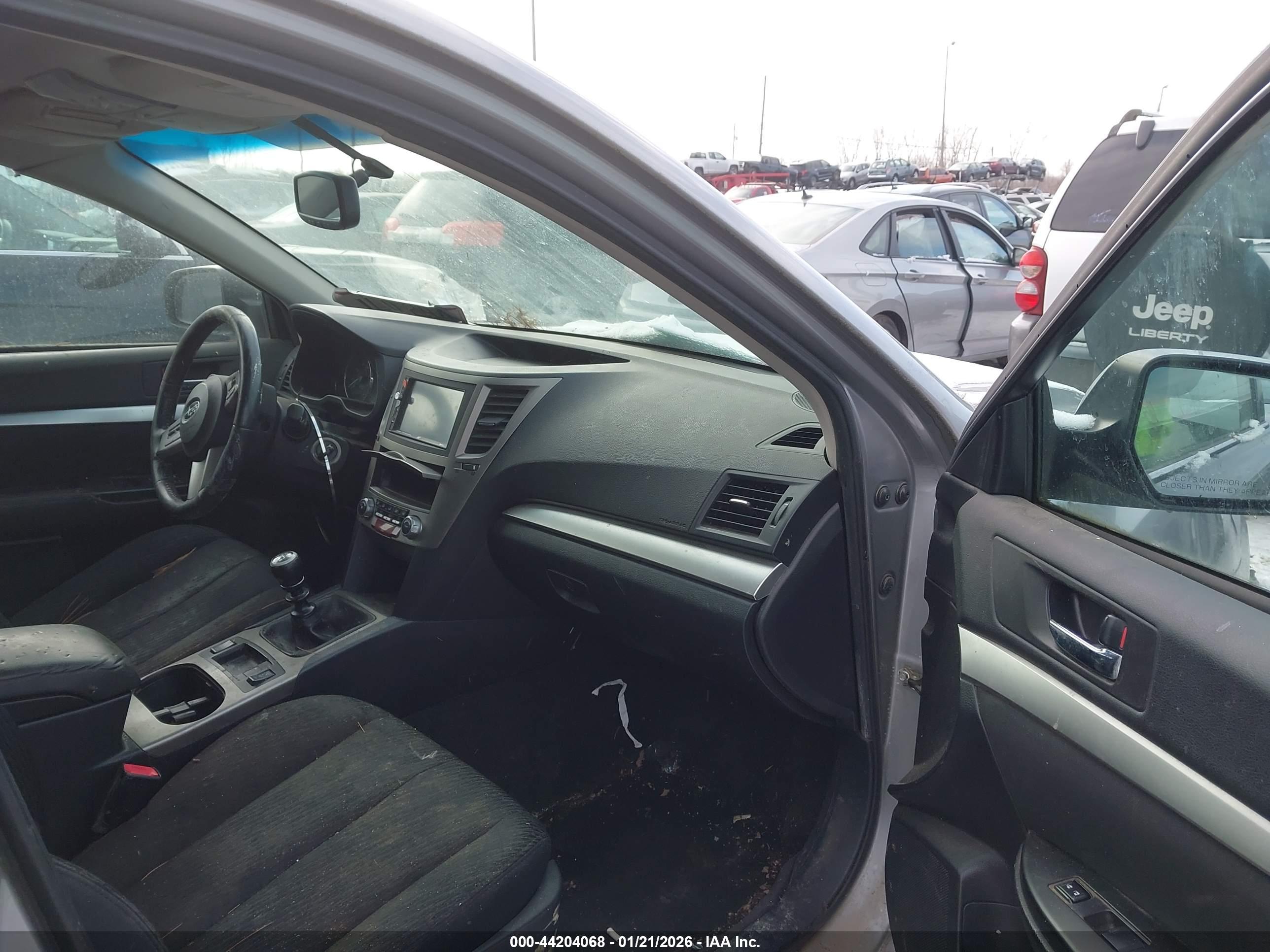 SUBARU OUTBACK image 5