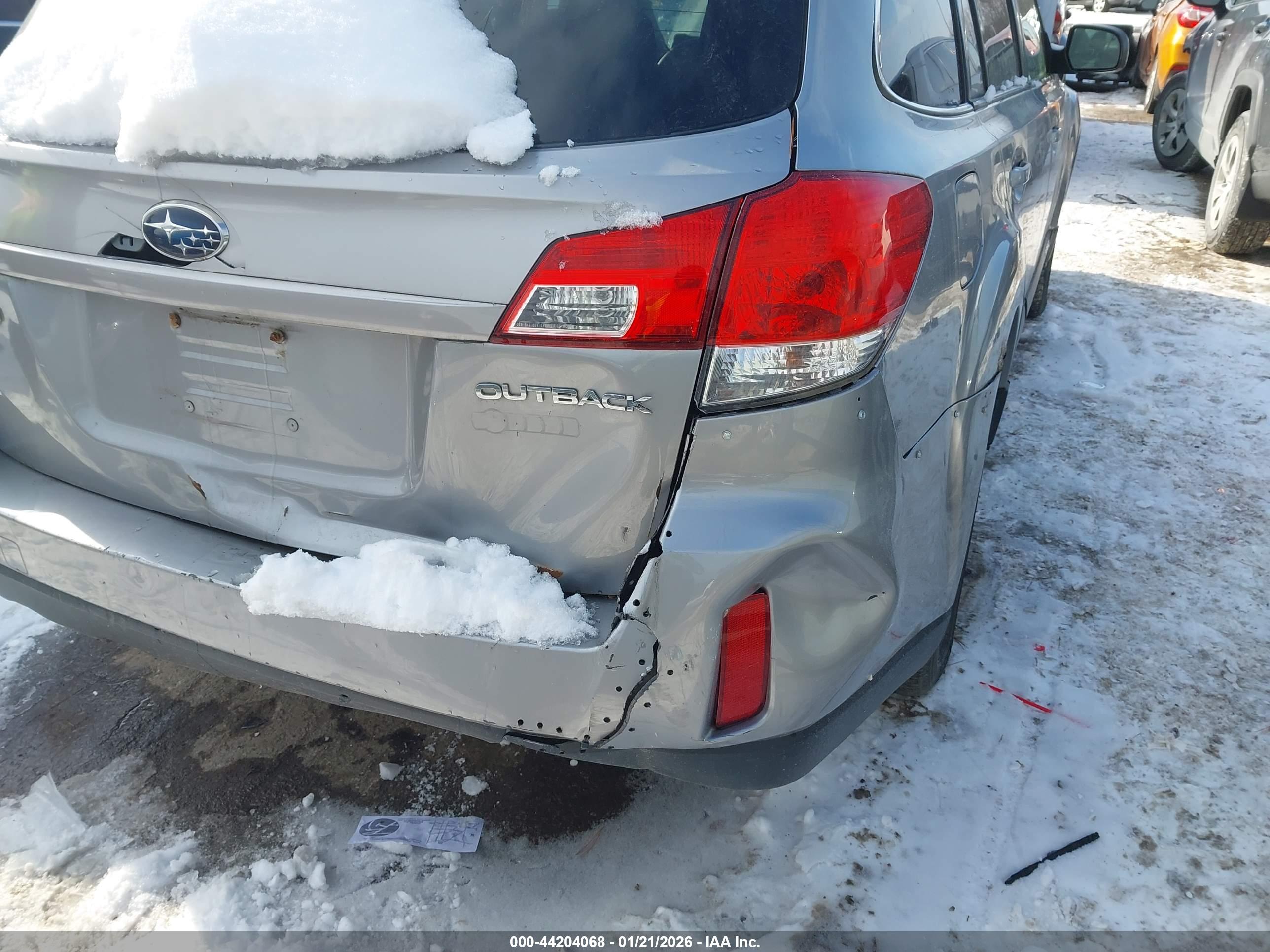 SUBARU OUTBACK image 6