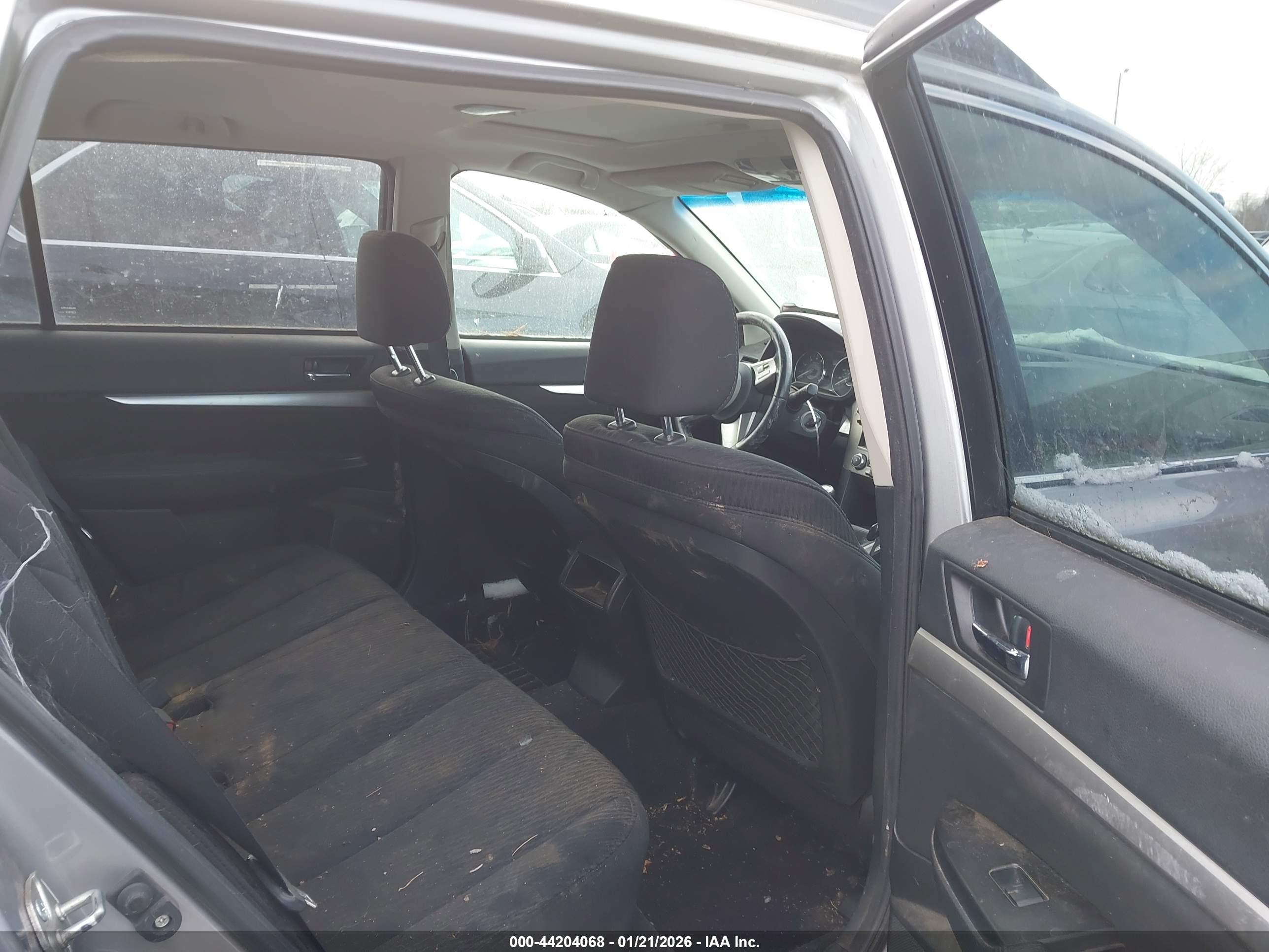 SUBARU OUTBACK image 8