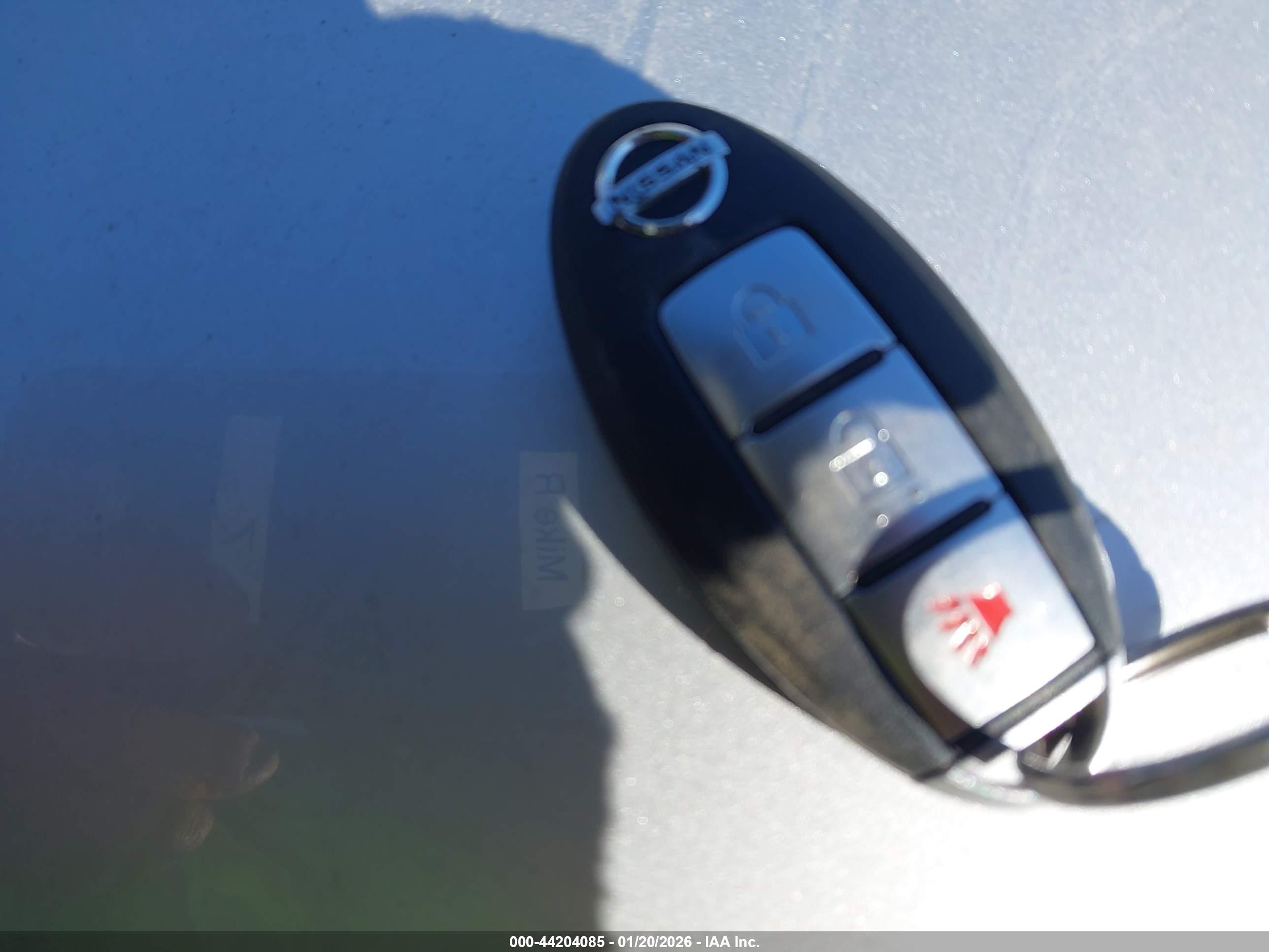 NISSAN VERSA image 11