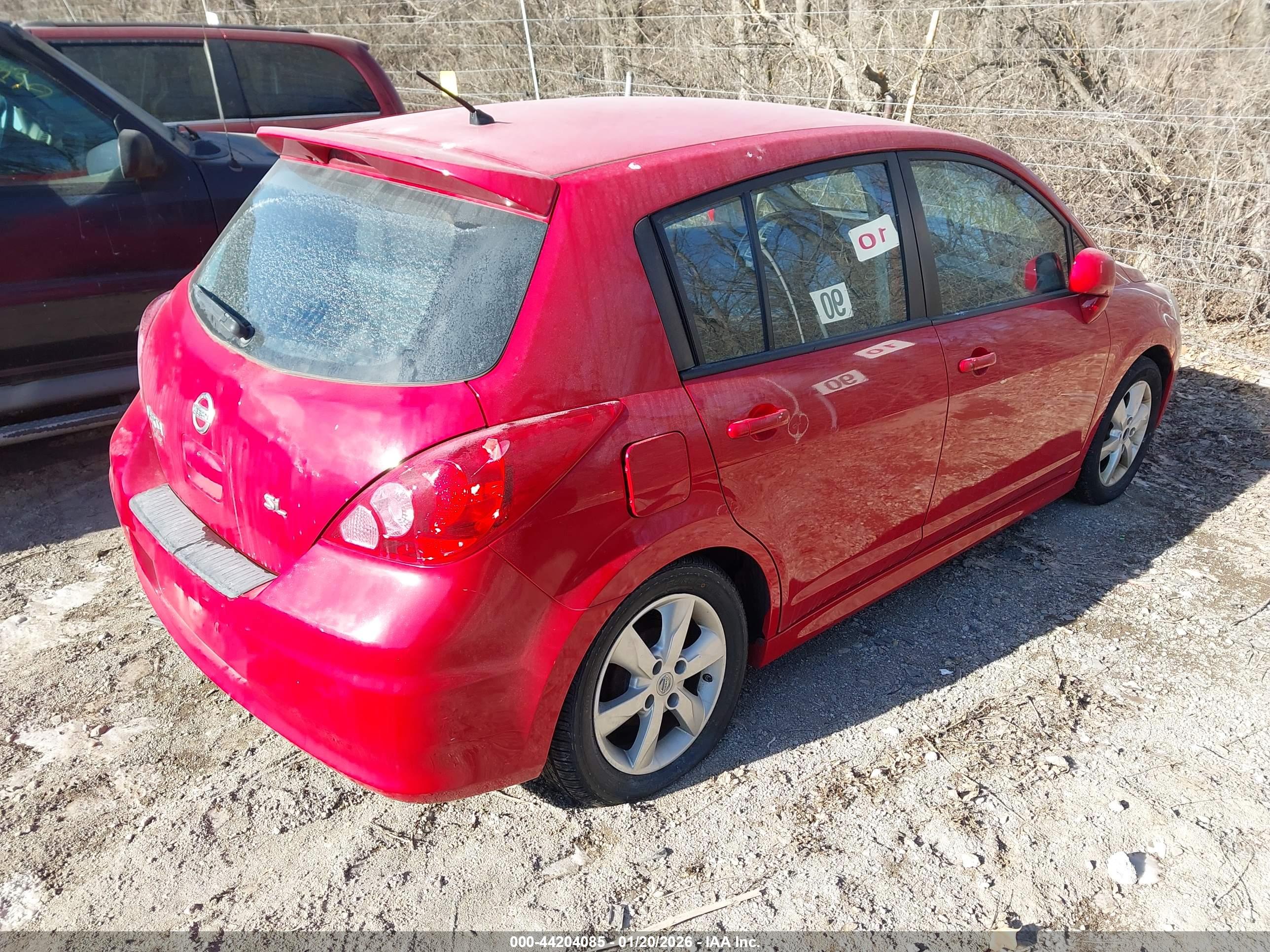 NISSAN VERSA image 4