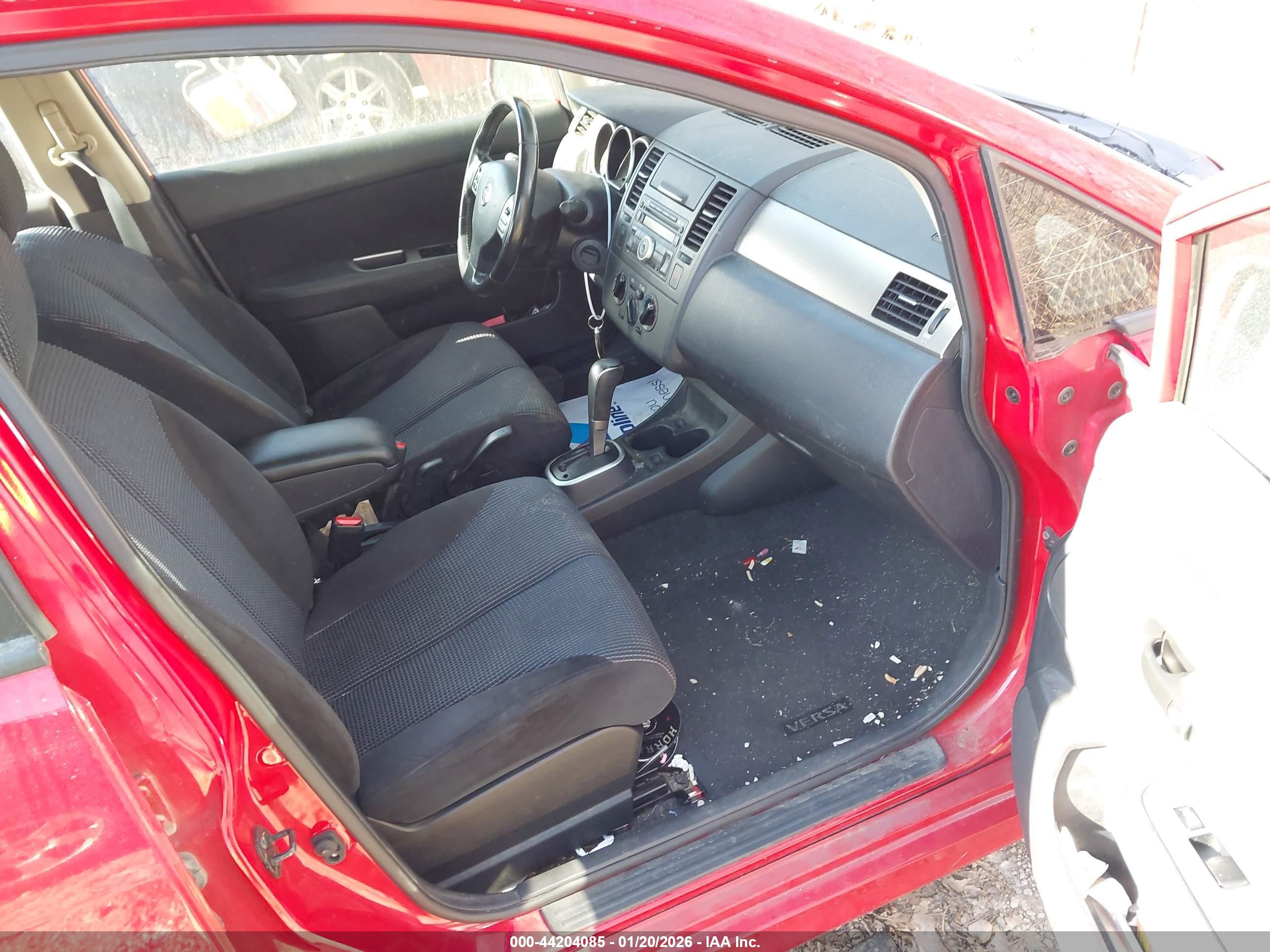 NISSAN VERSA image 5