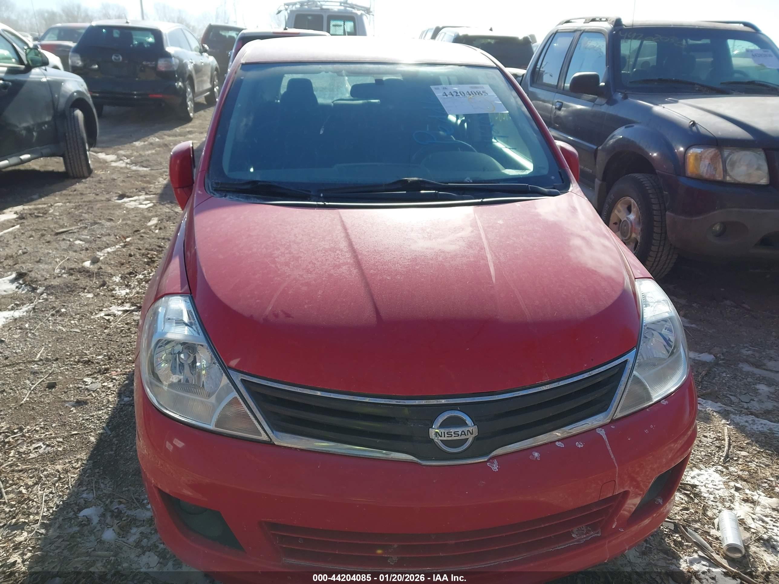 NISSAN VERSA image 6