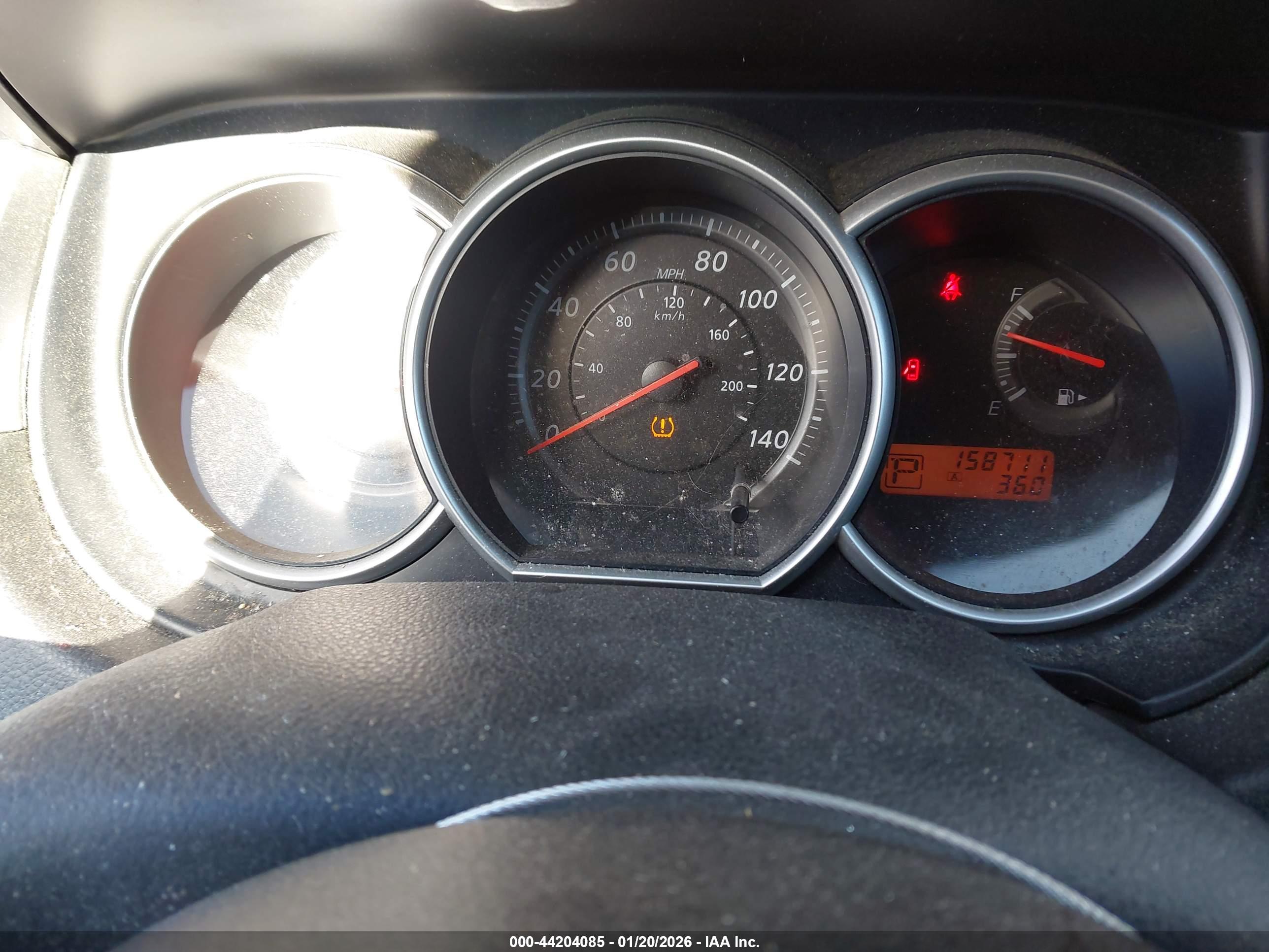 NISSAN VERSA image 7