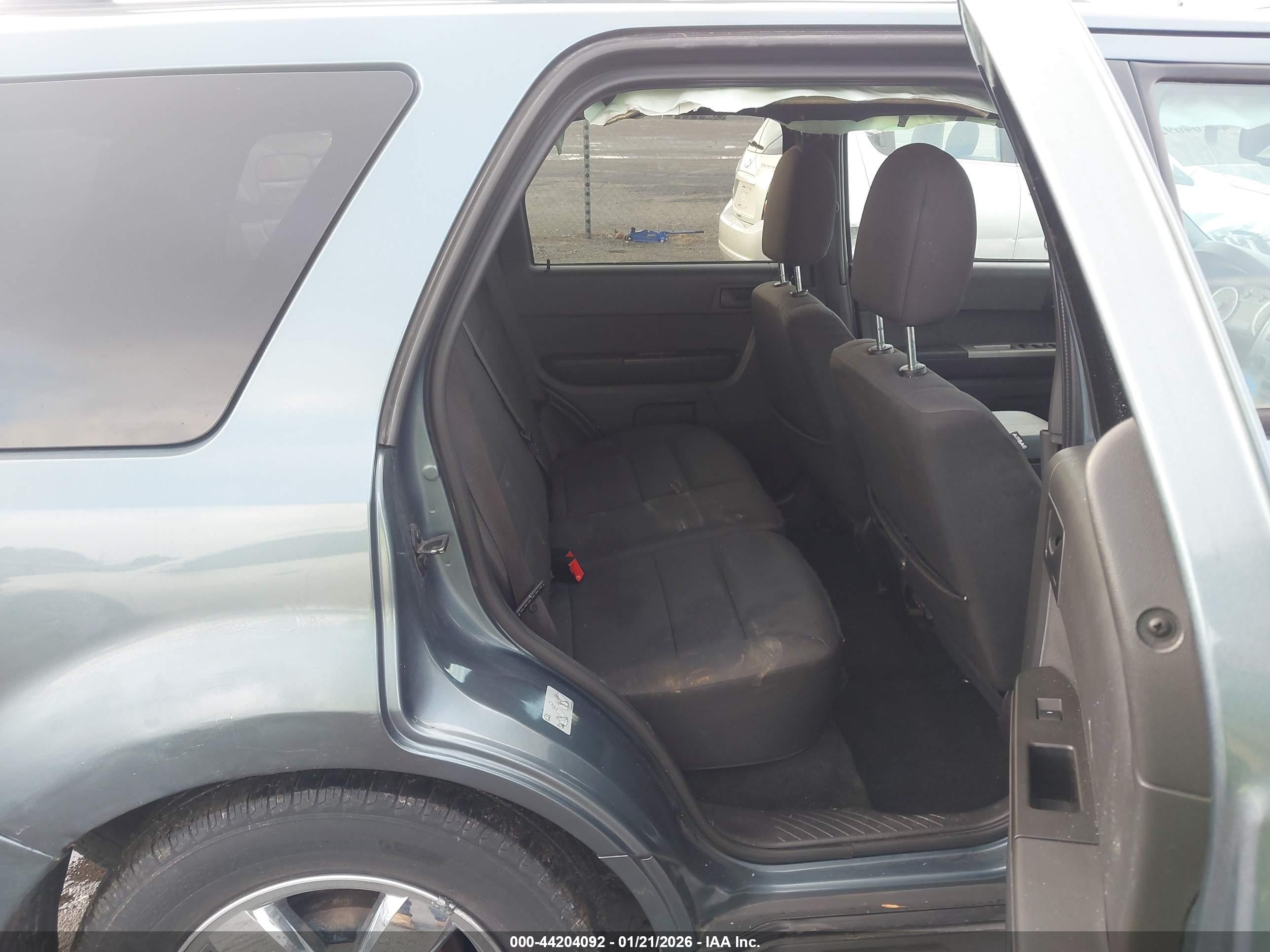 FORD ESCAPE image 8