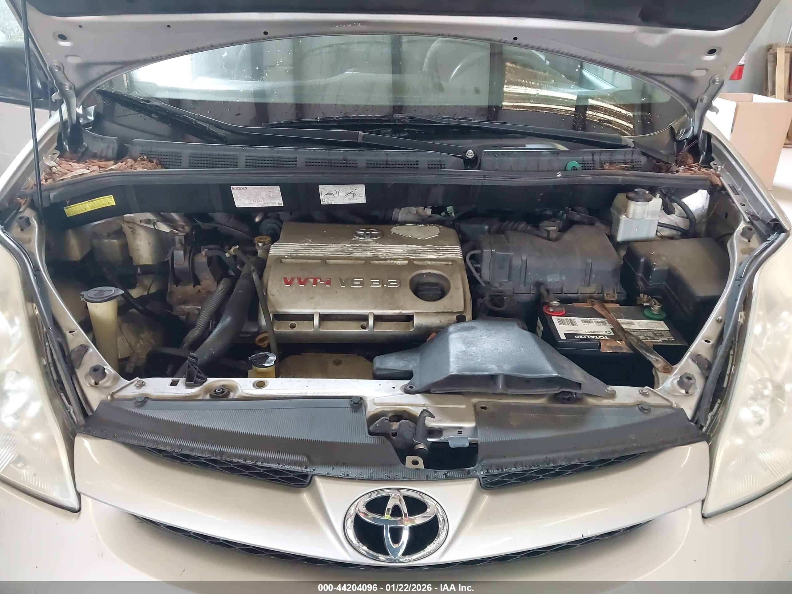 TOYOTA SIENNA image 10