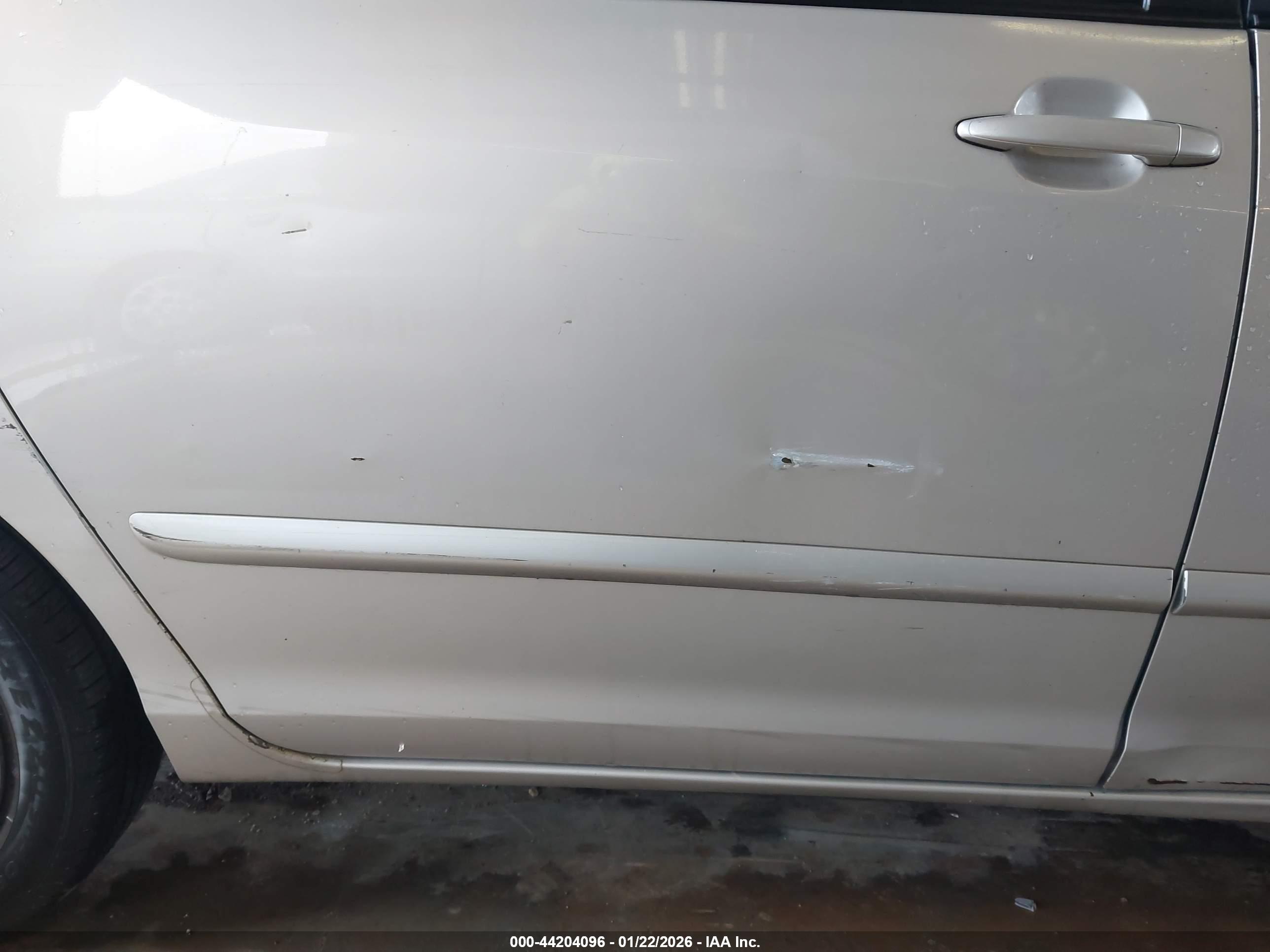 TOYOTA SIENNA image 6