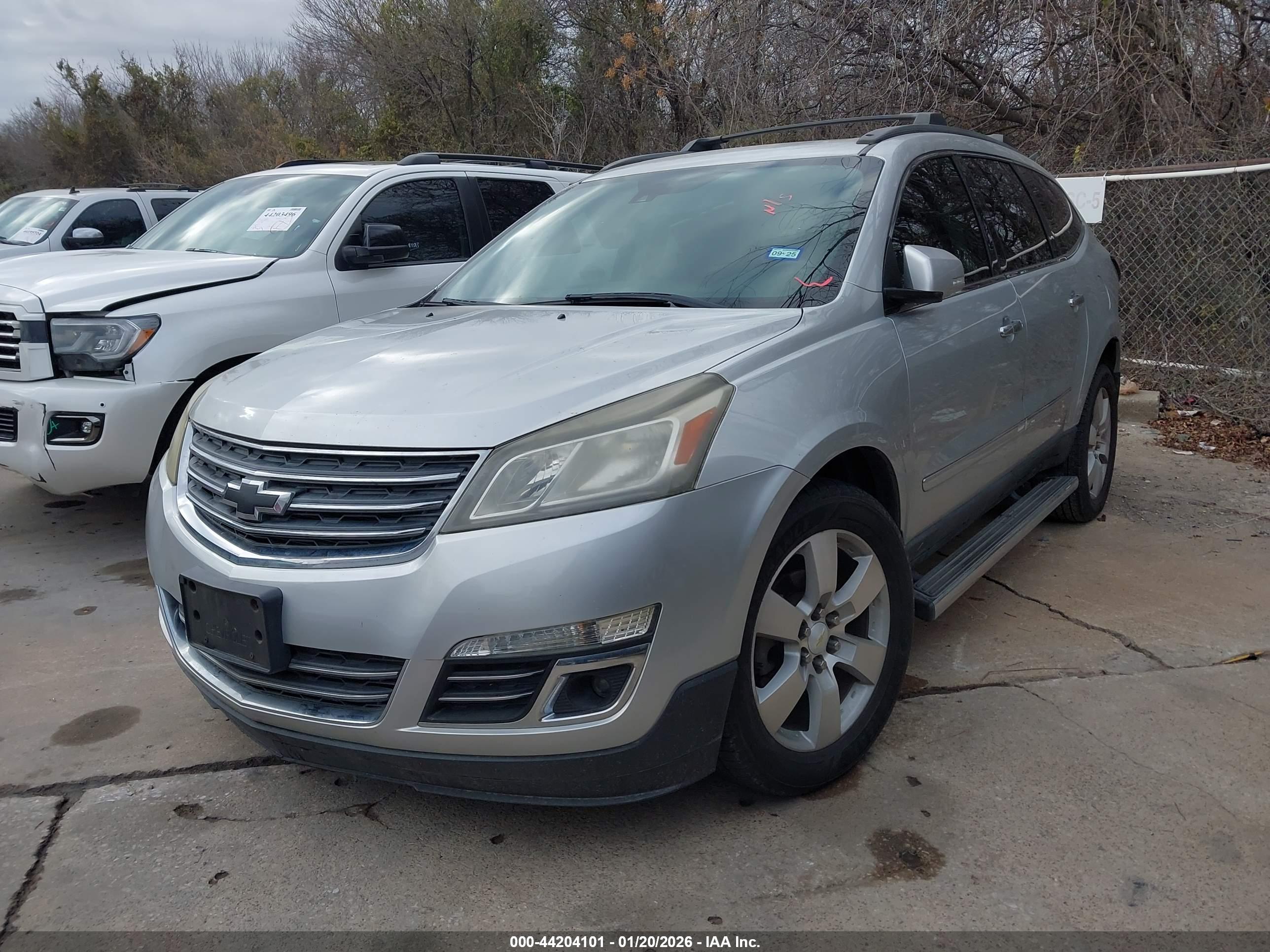 CHEVROLET TRAVERSE image 2