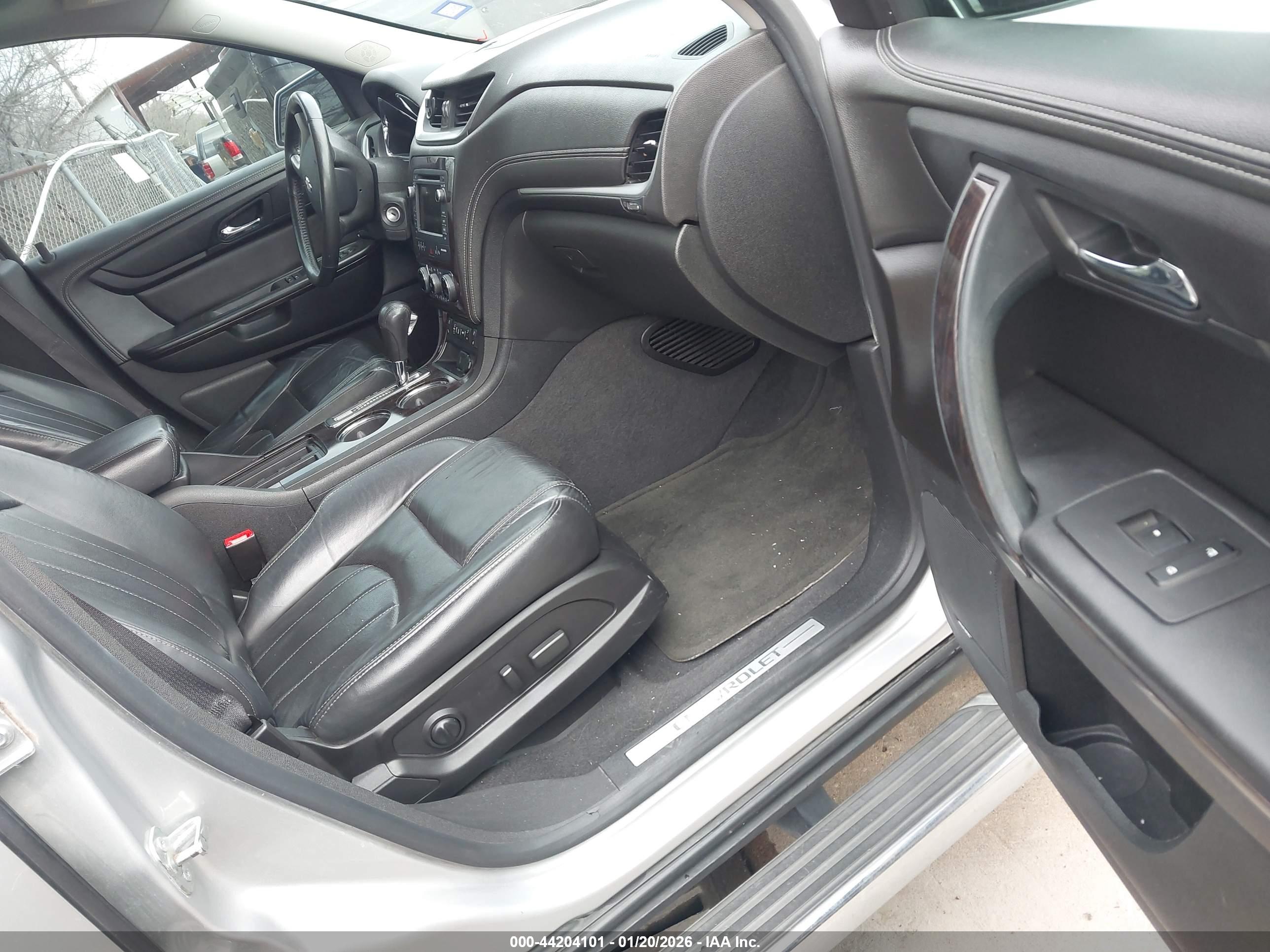 CHEVROLET TRAVERSE image 5