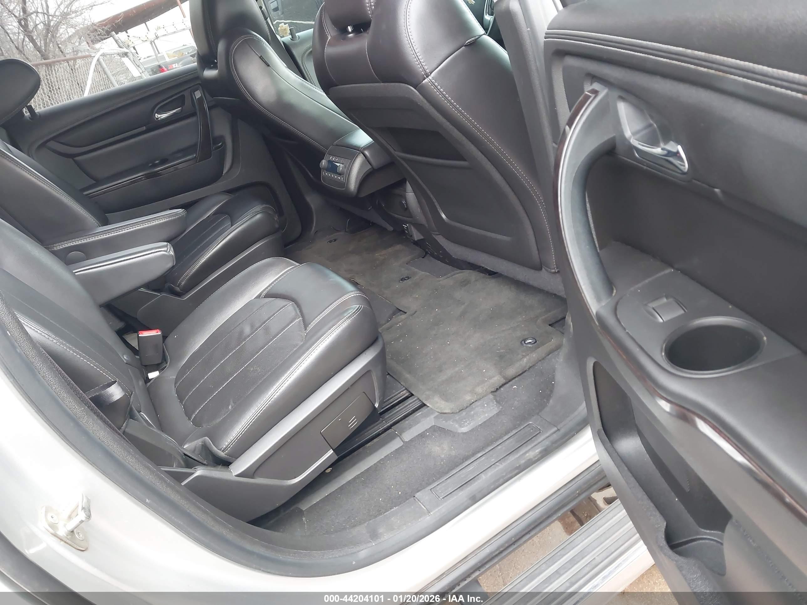 CHEVROLET TRAVERSE image 8