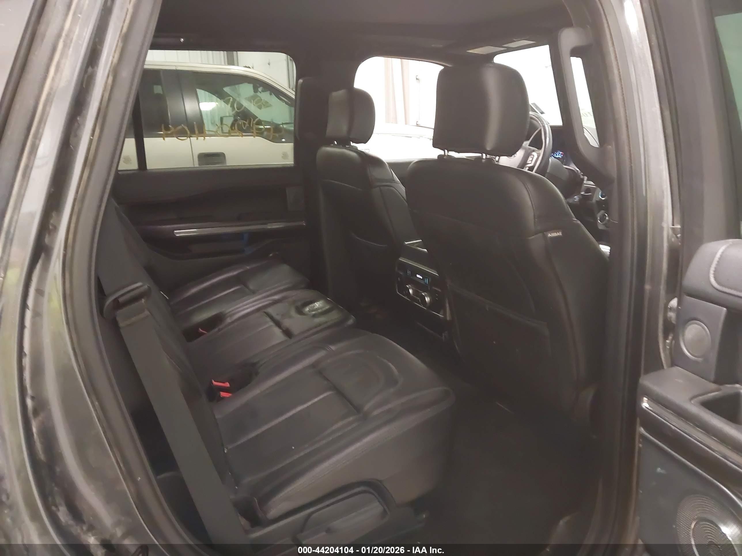 FORD EXPEDITION image 8