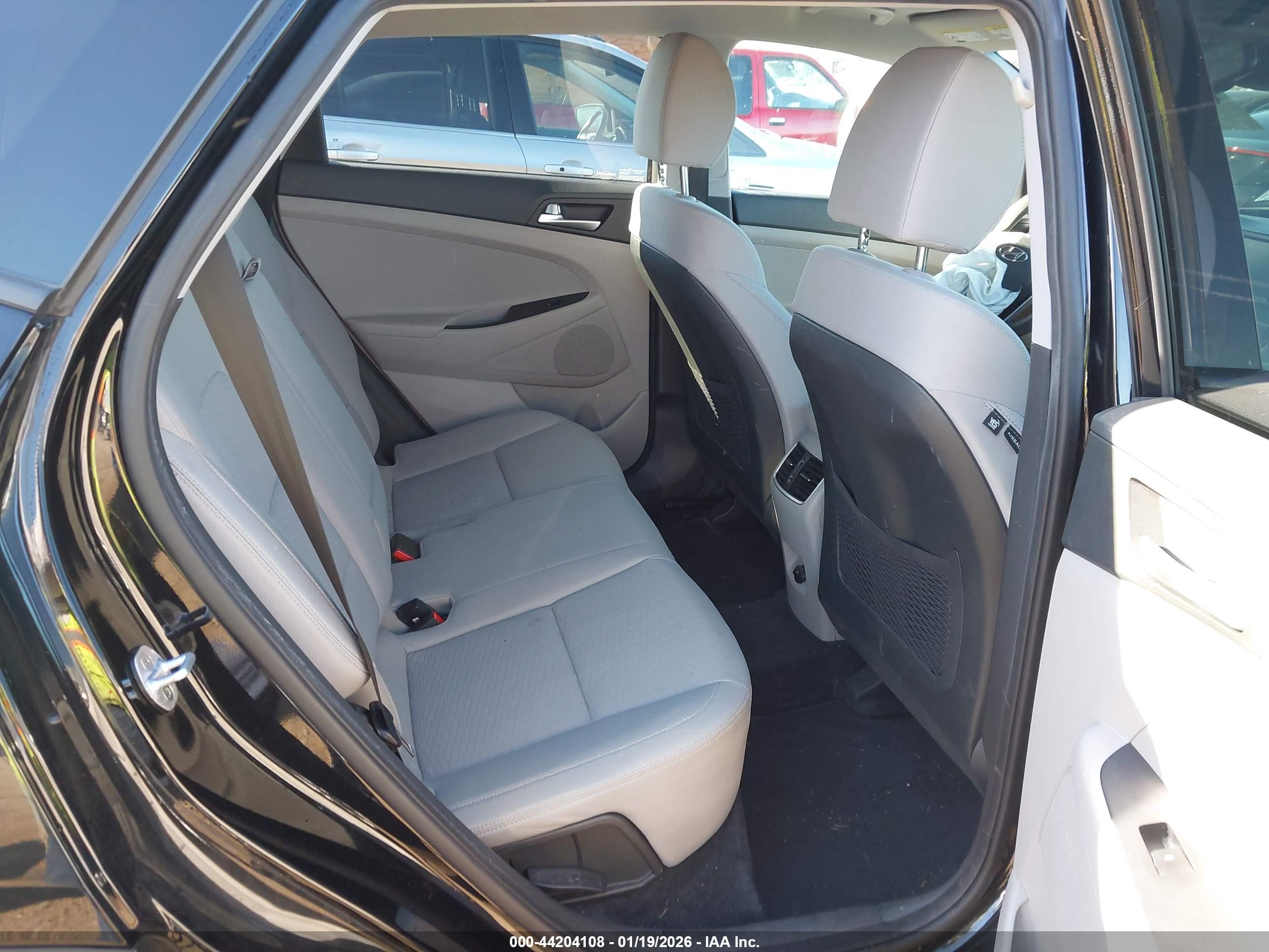 HYUNDAI TUCSON image 8