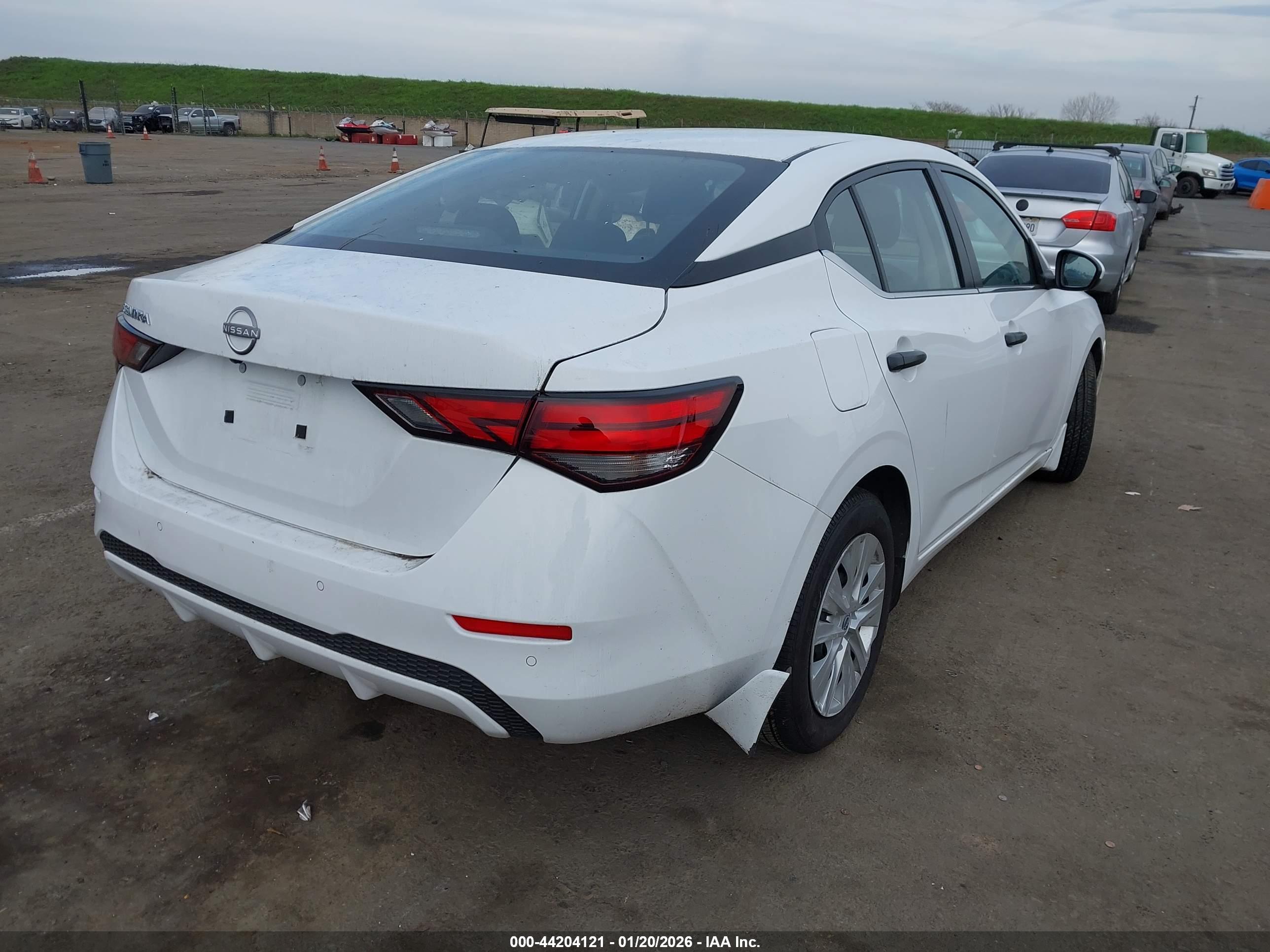 NISSAN SENTRA image 4