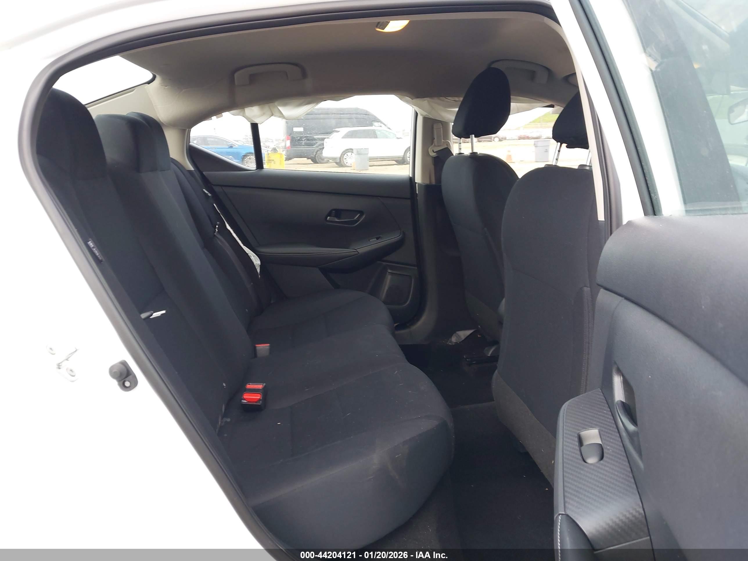 NISSAN SENTRA image 8