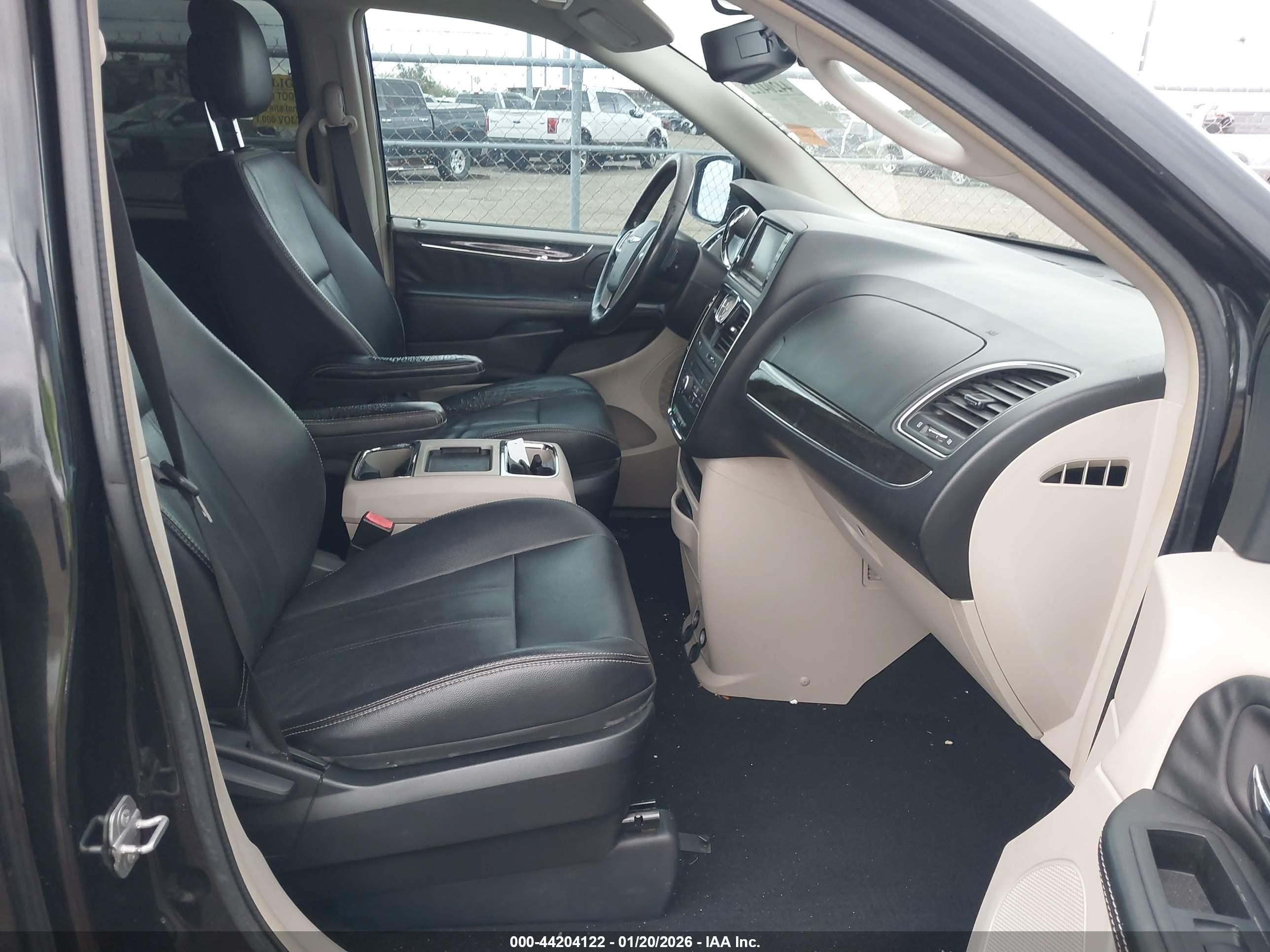 CHRYSLER TOWN image 5