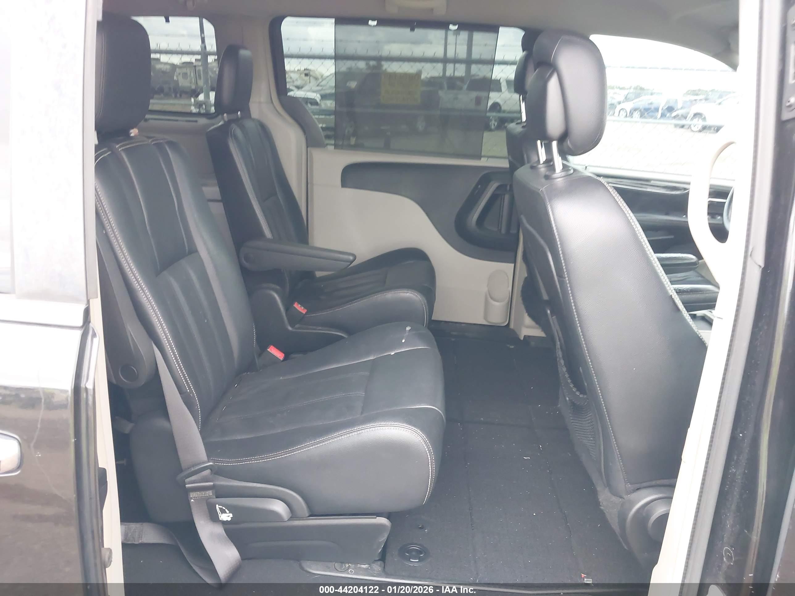 CHRYSLER TOWN image 8
