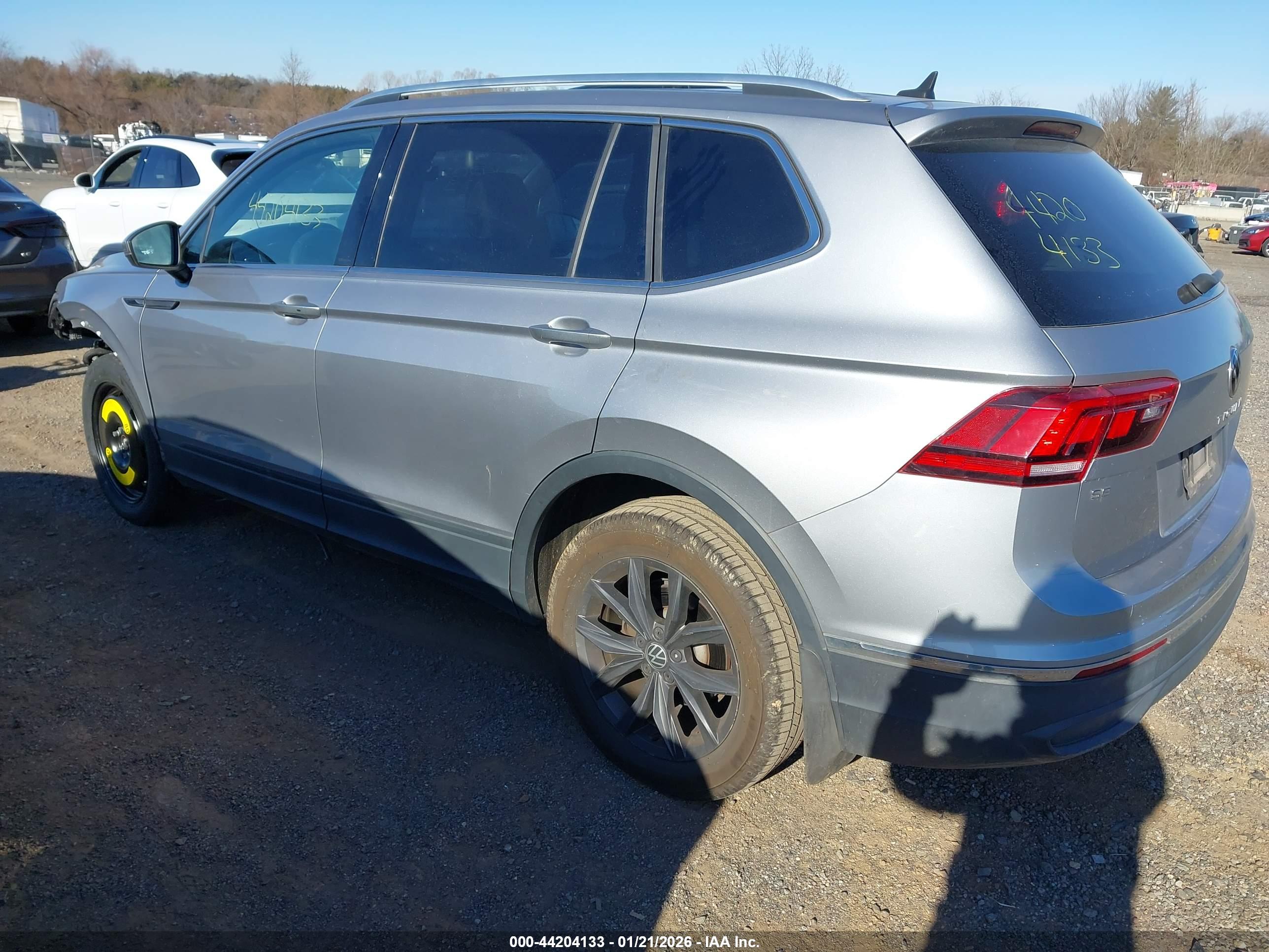VOLKSWAGEN TIGUAN image 3