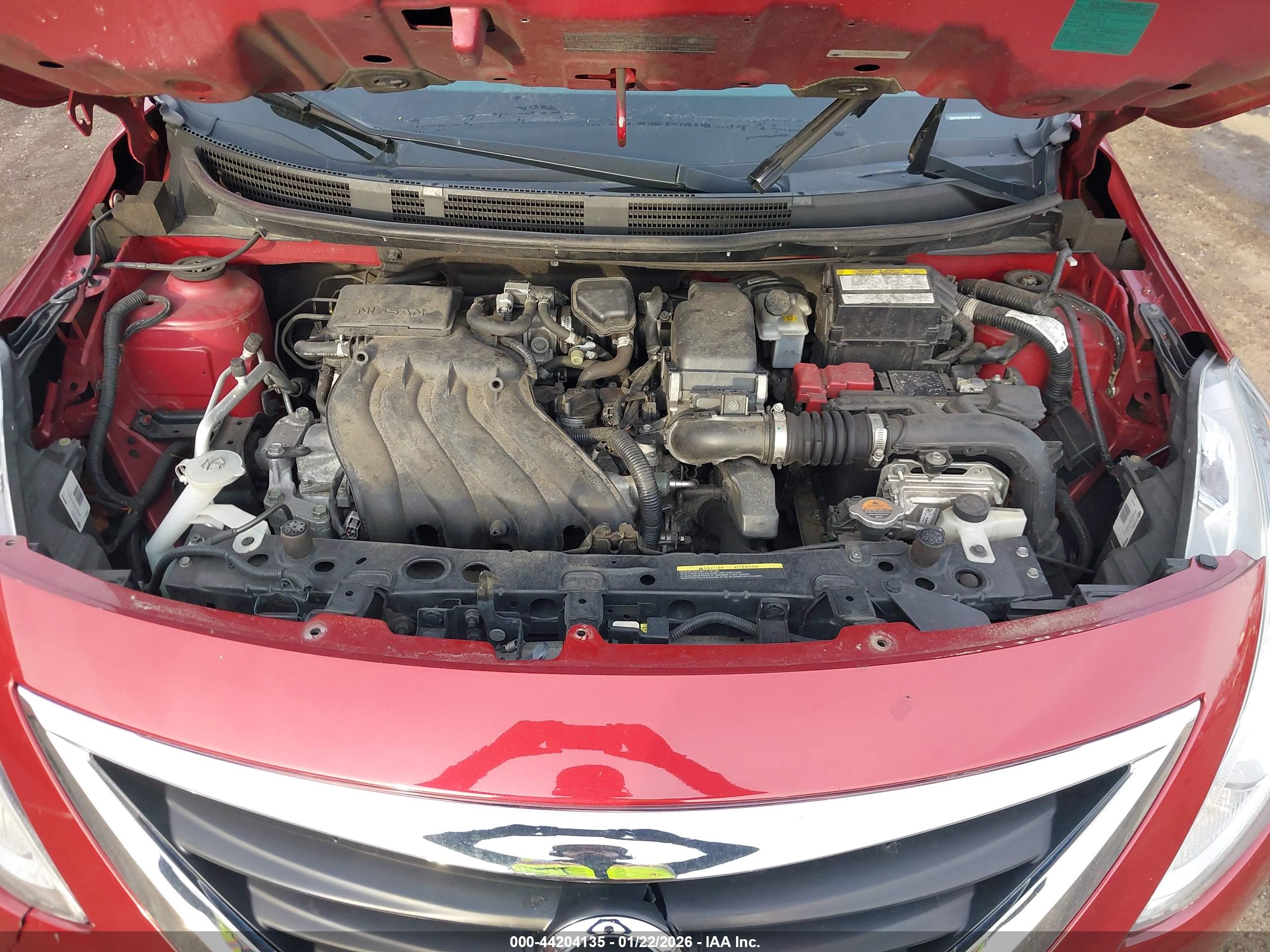 NISSAN VERSA image 10