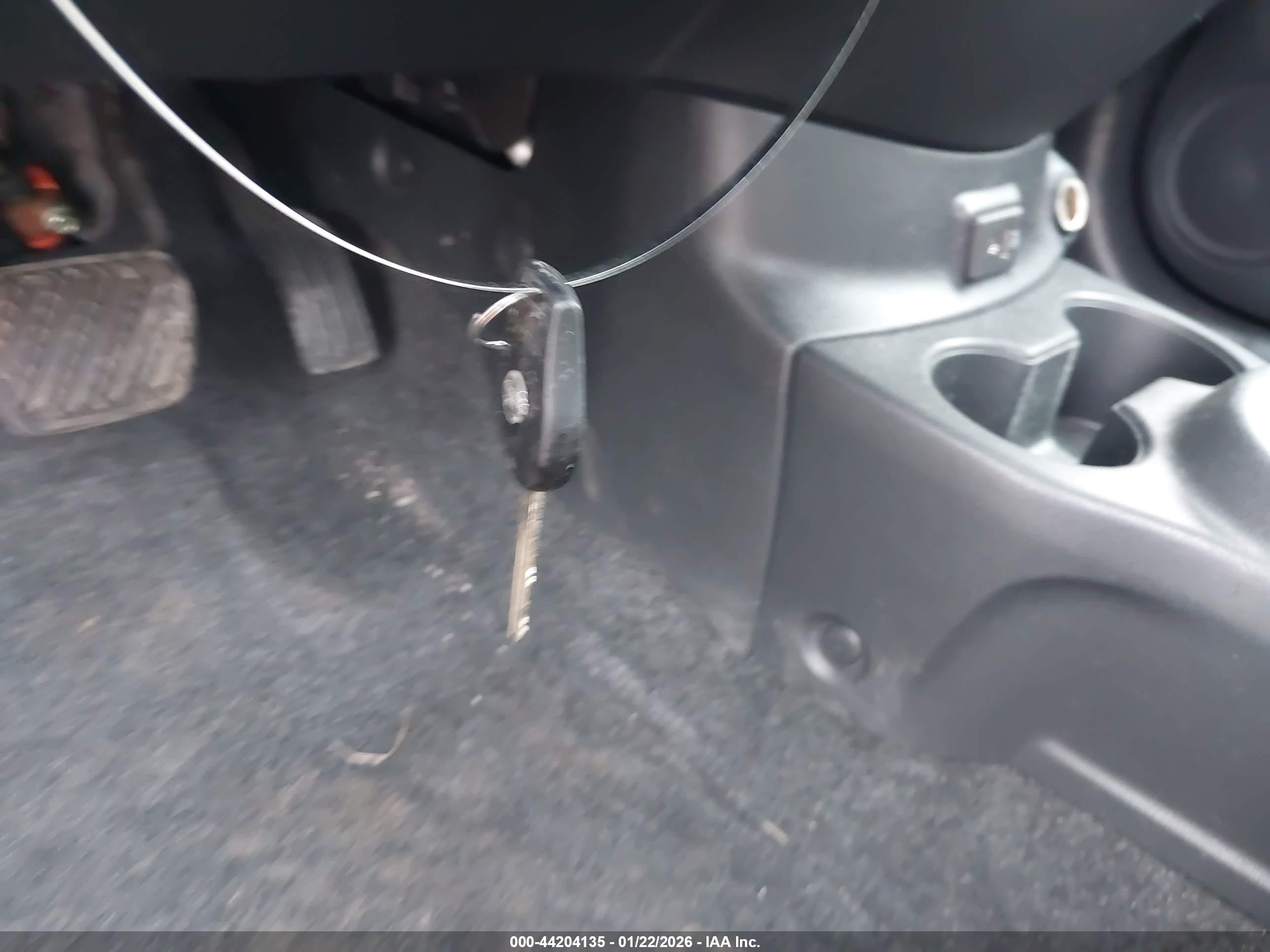 NISSAN VERSA image 11