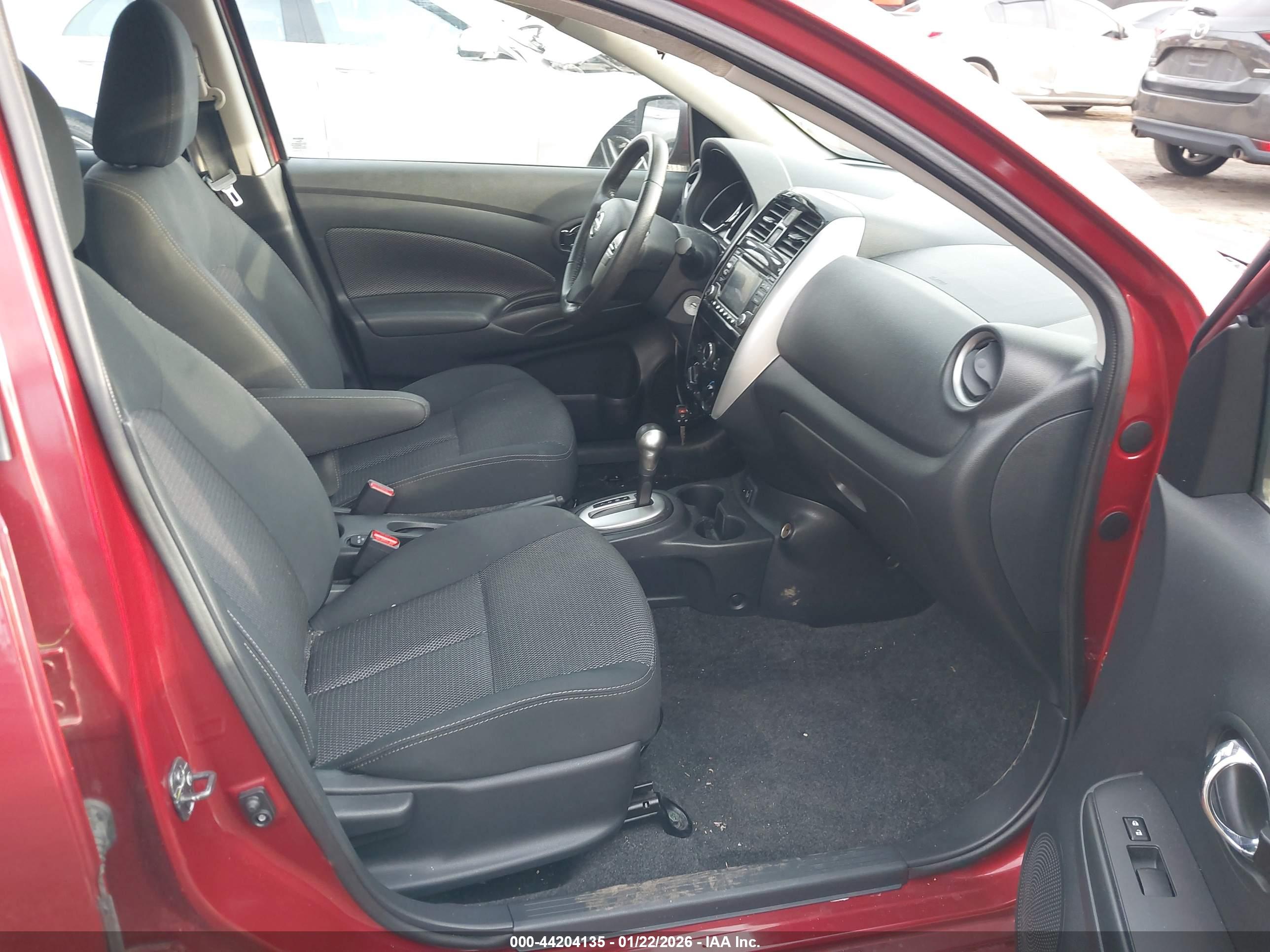 NISSAN VERSA image 5