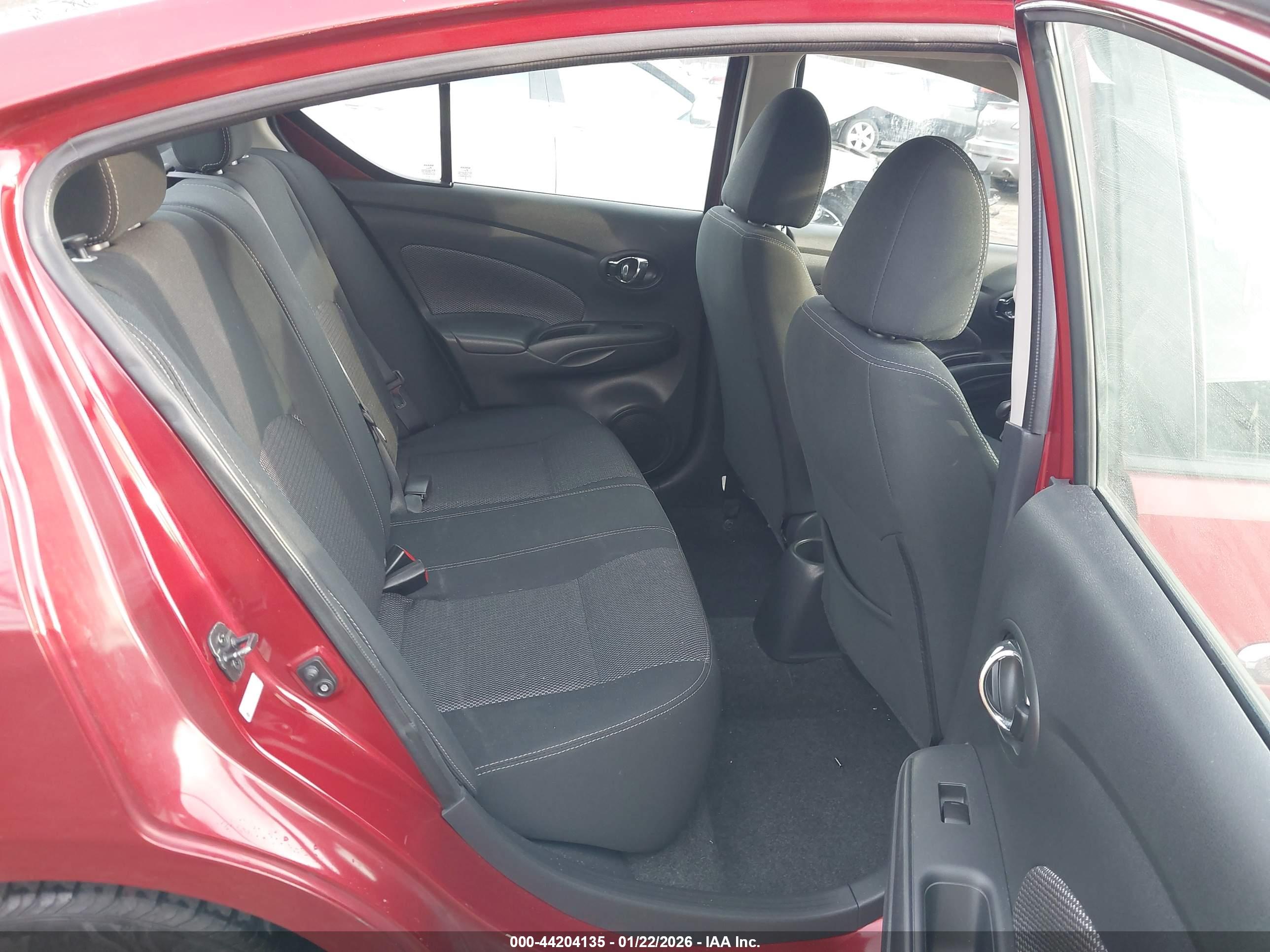 NISSAN VERSA image 8