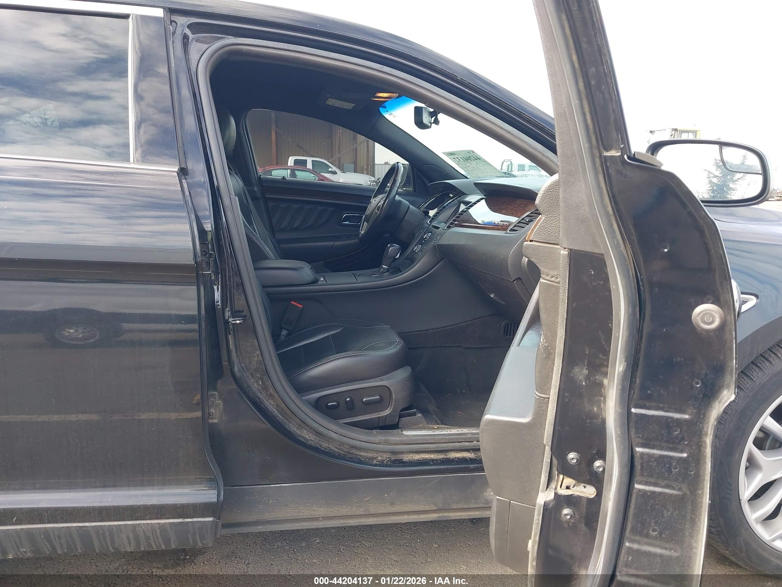 FORD TAURUS image 5