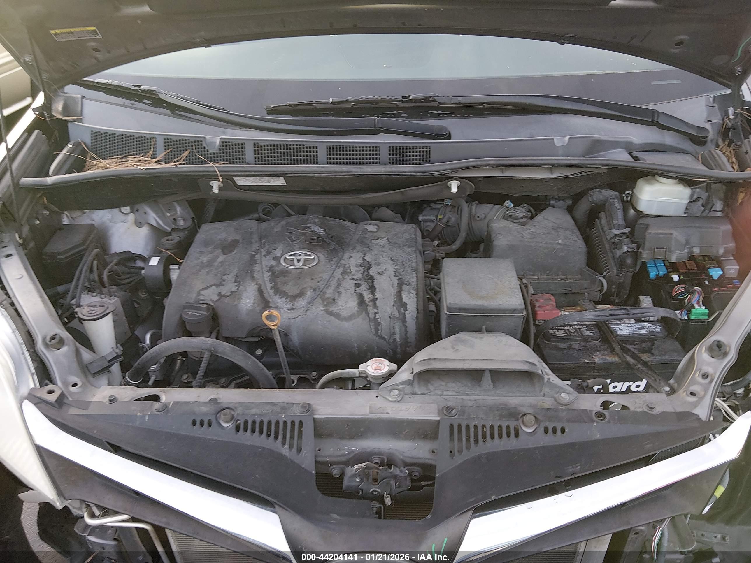 TOYOTA SIENNA image 10