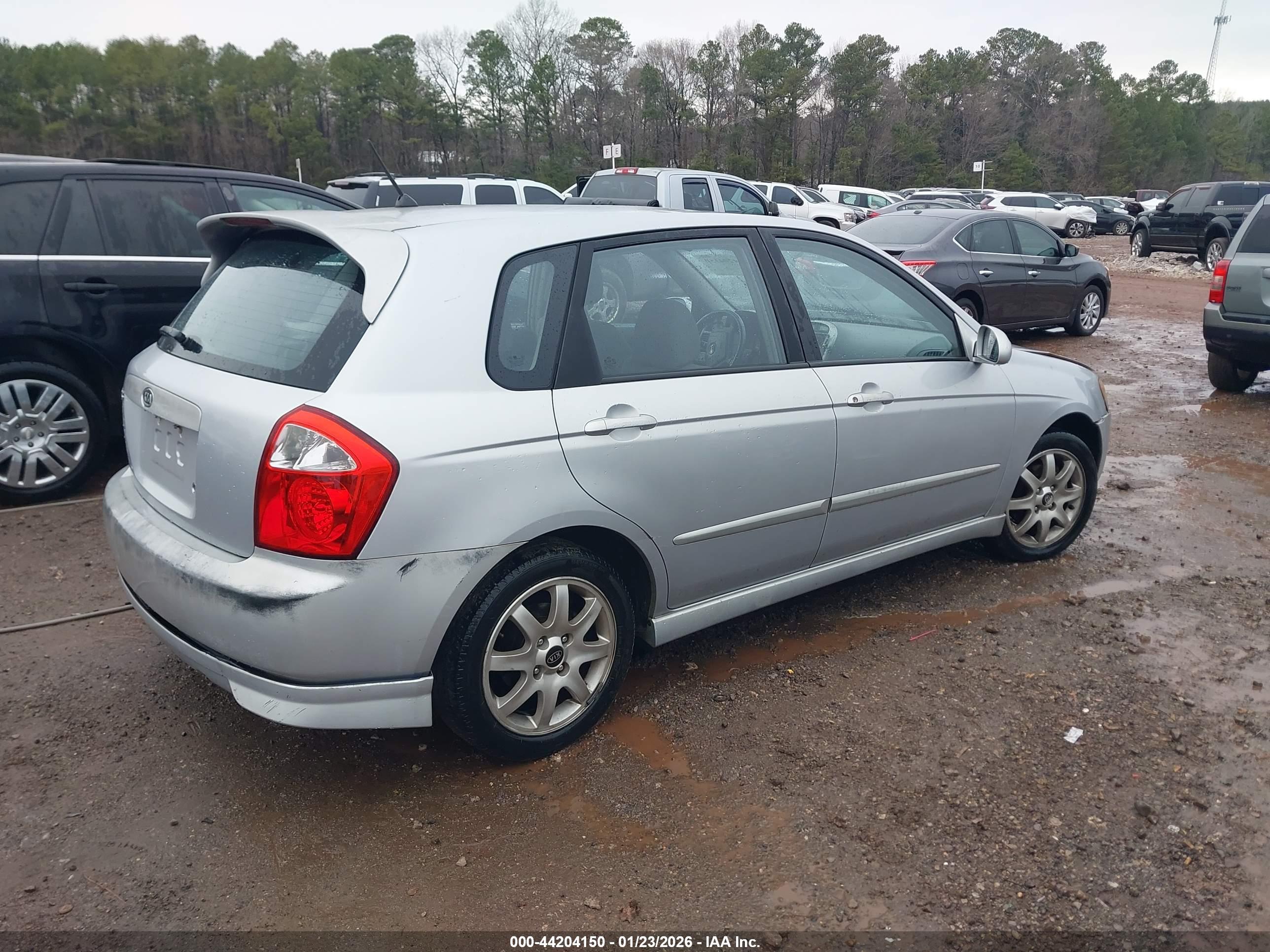 KIA SPECTRA5 image 4