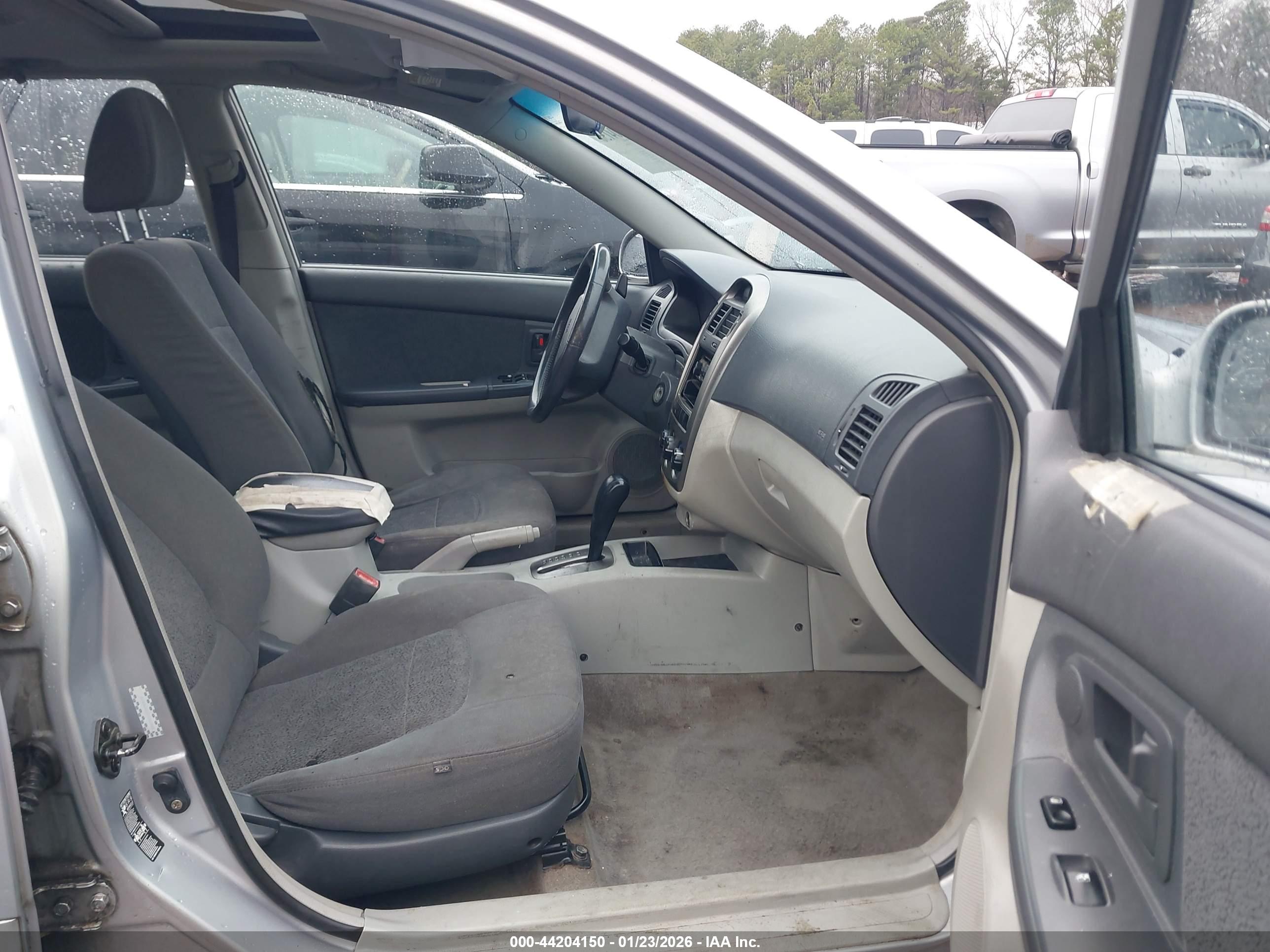 KIA SPECTRA5 image 5