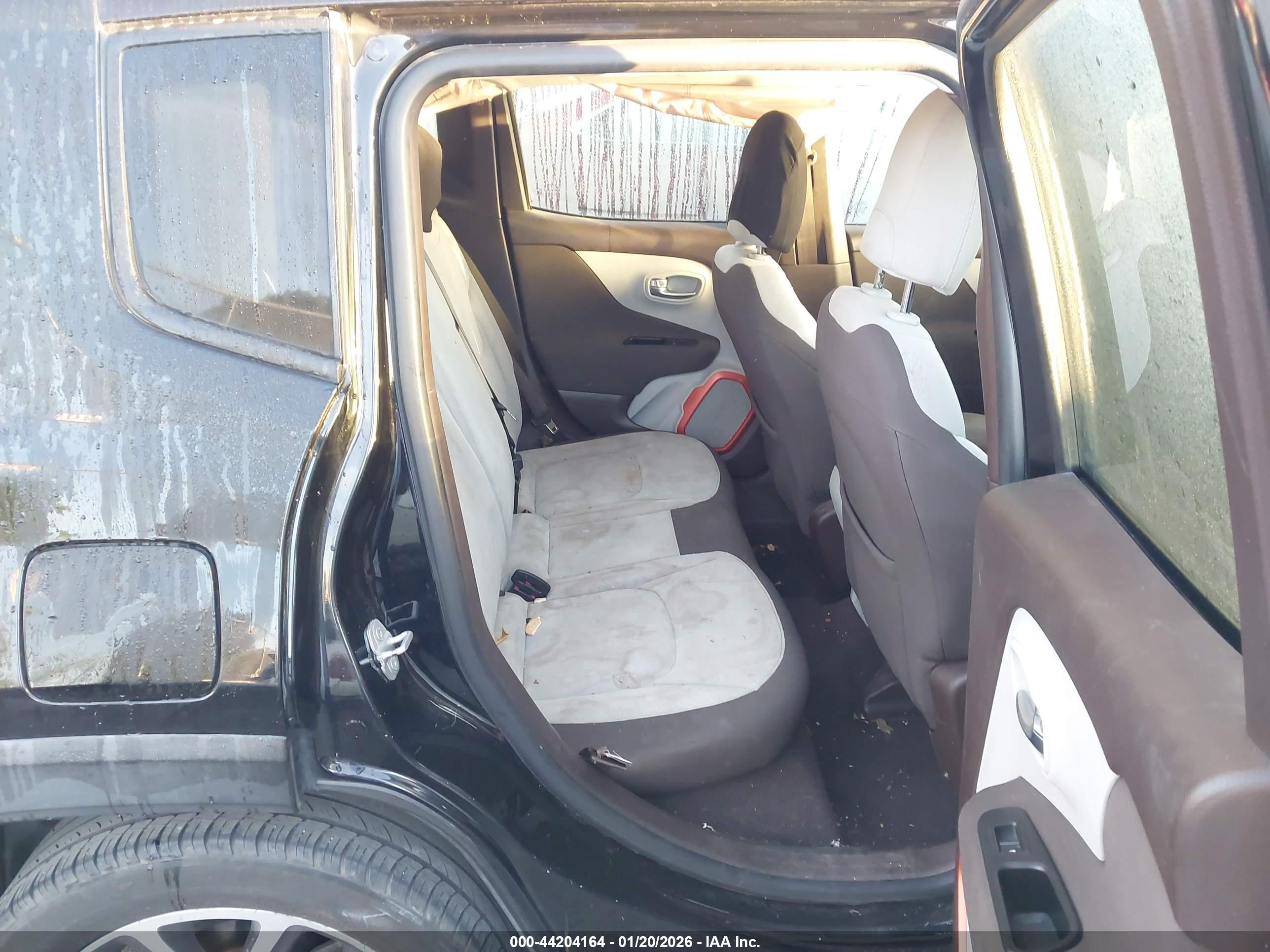 JEEP RENEGADE image 8