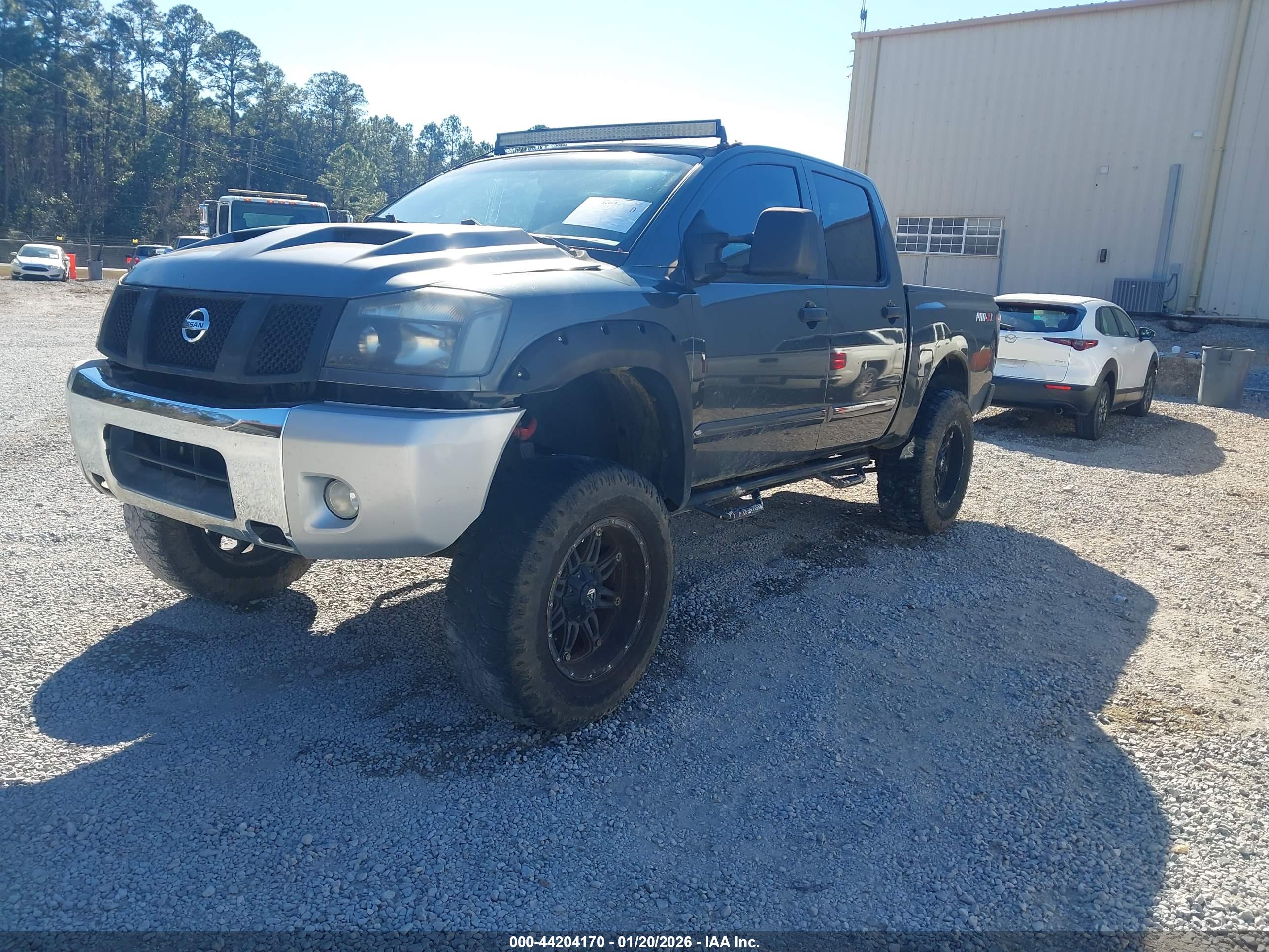 NISSAN TITAN image 2