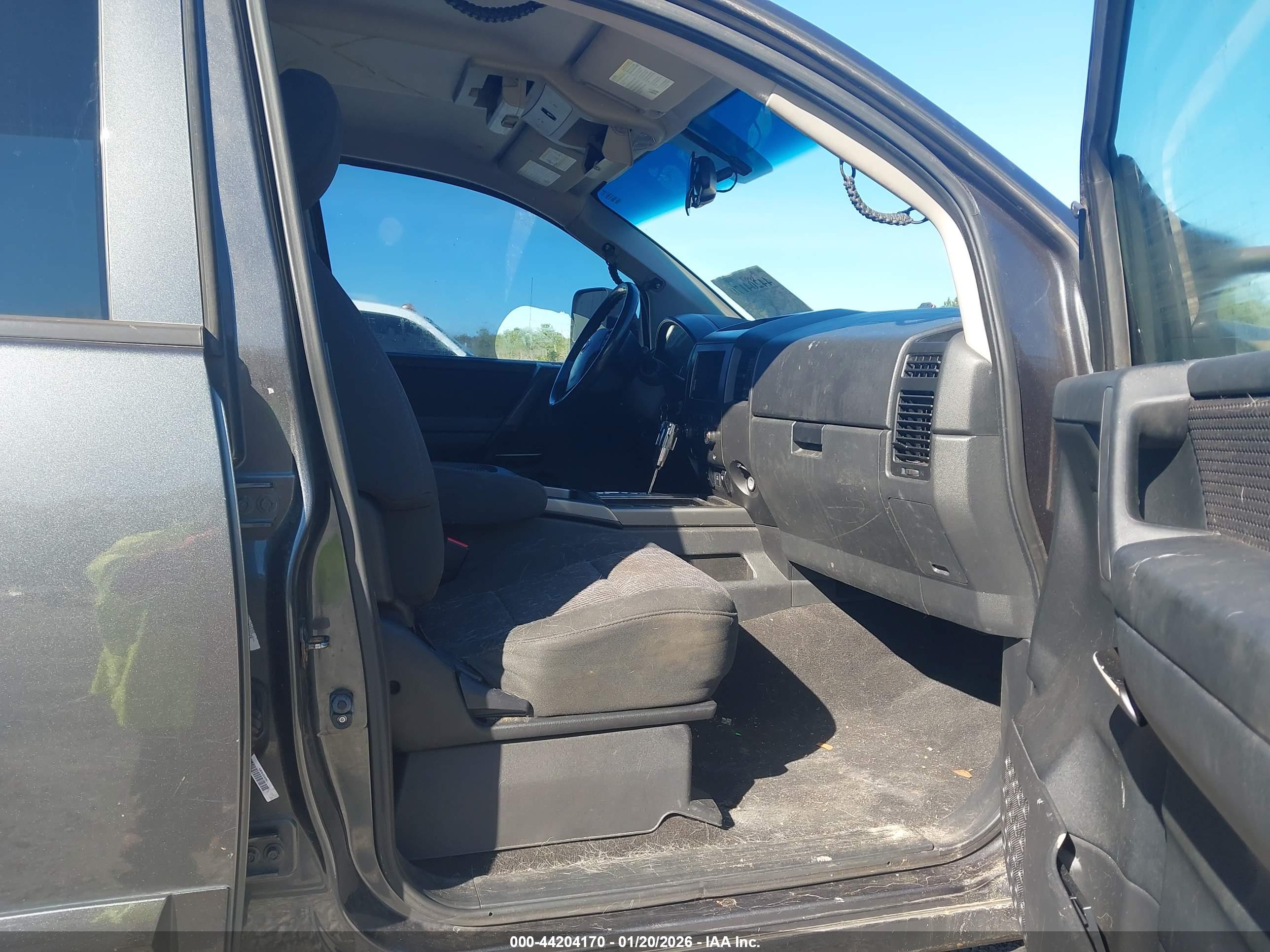 NISSAN TITAN image 5
