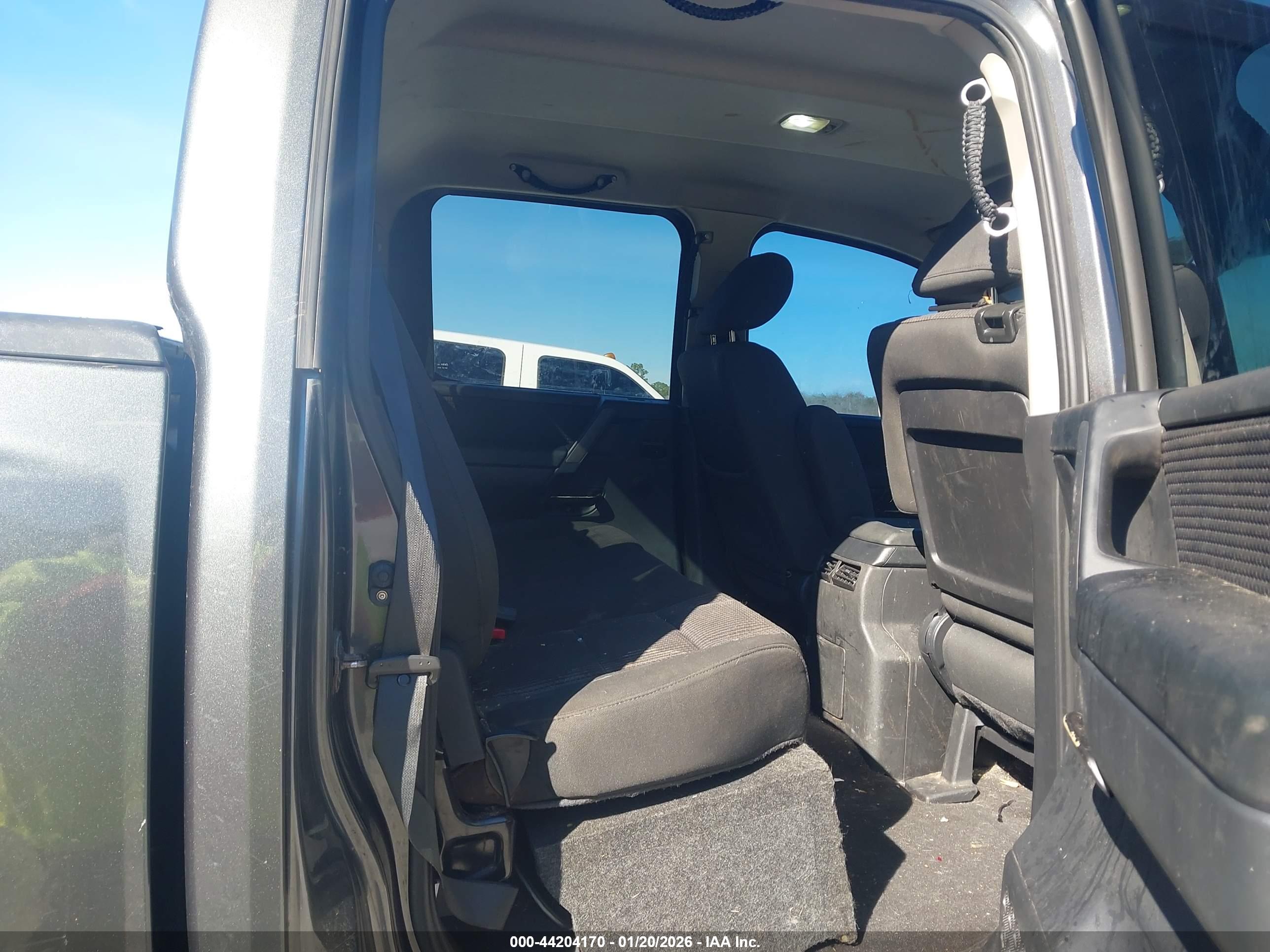 NISSAN TITAN image 8
