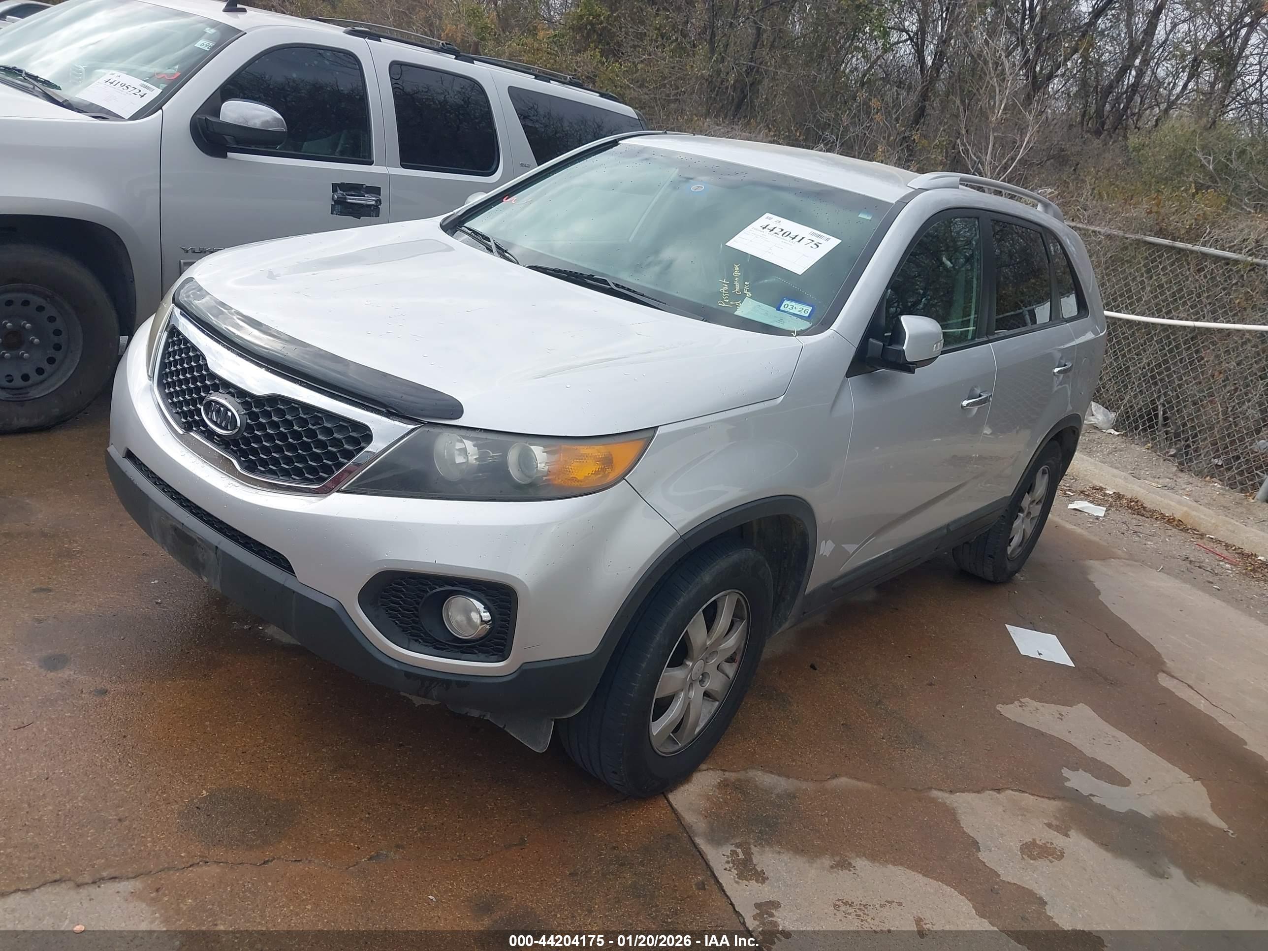 KIA SORENTO image 2