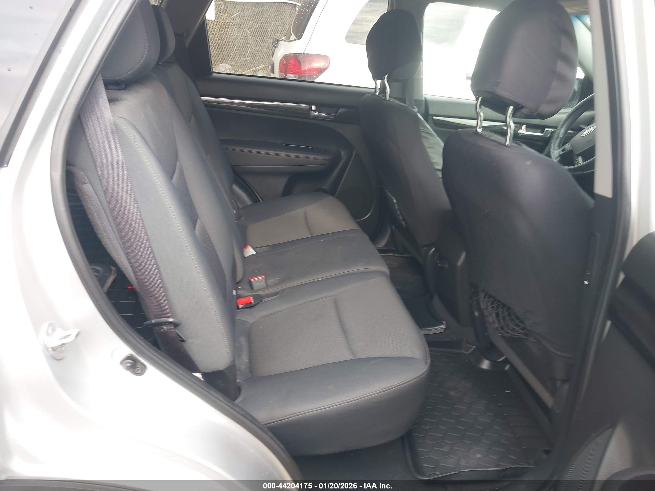 KIA SORENTO image 8