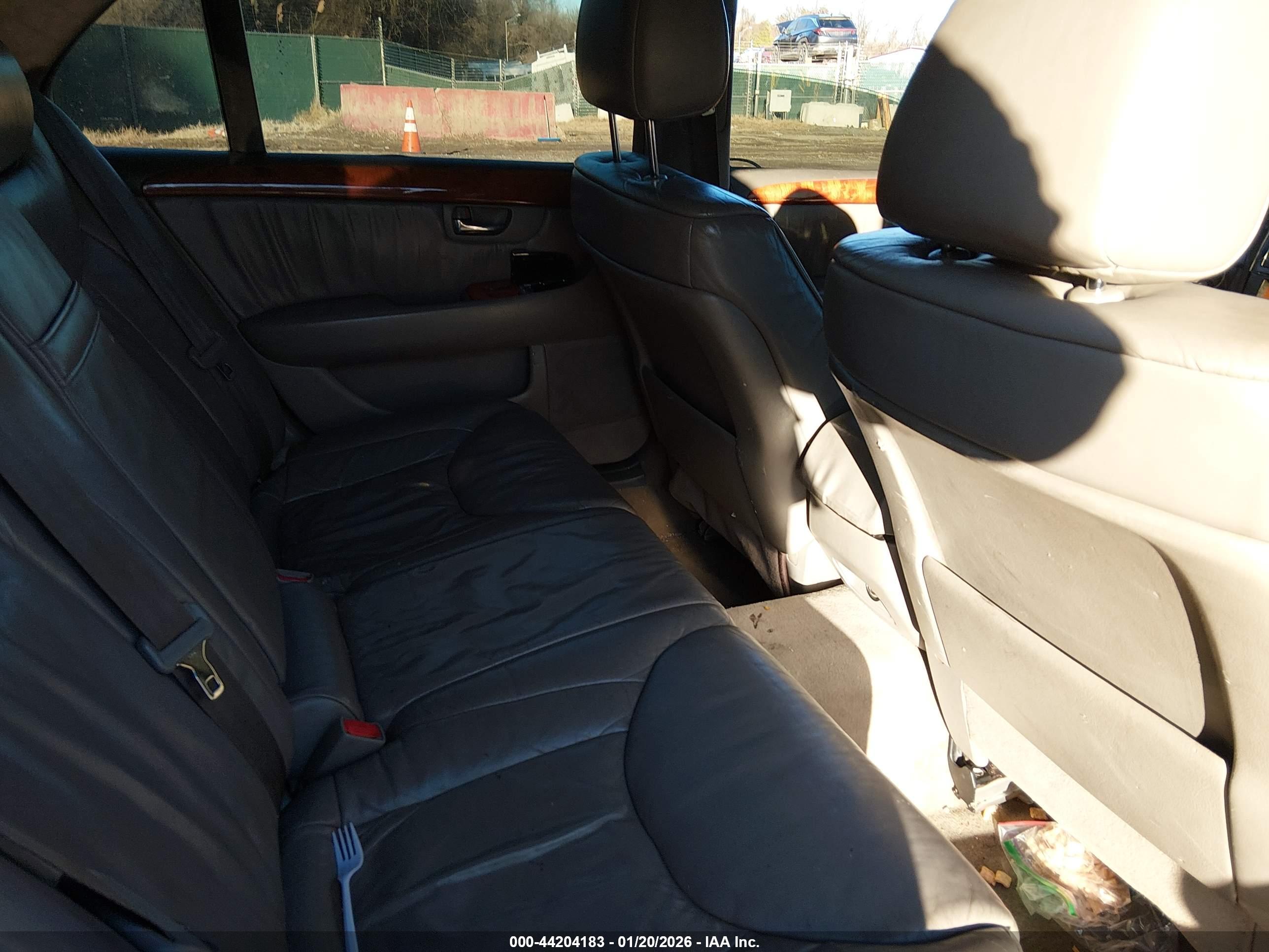 LEXUS LS image 8