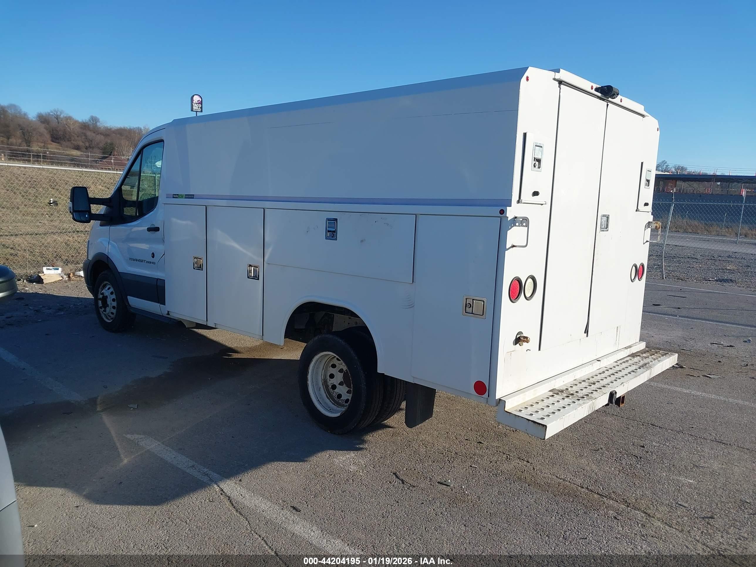 FORD TRANSIT-350 image 3